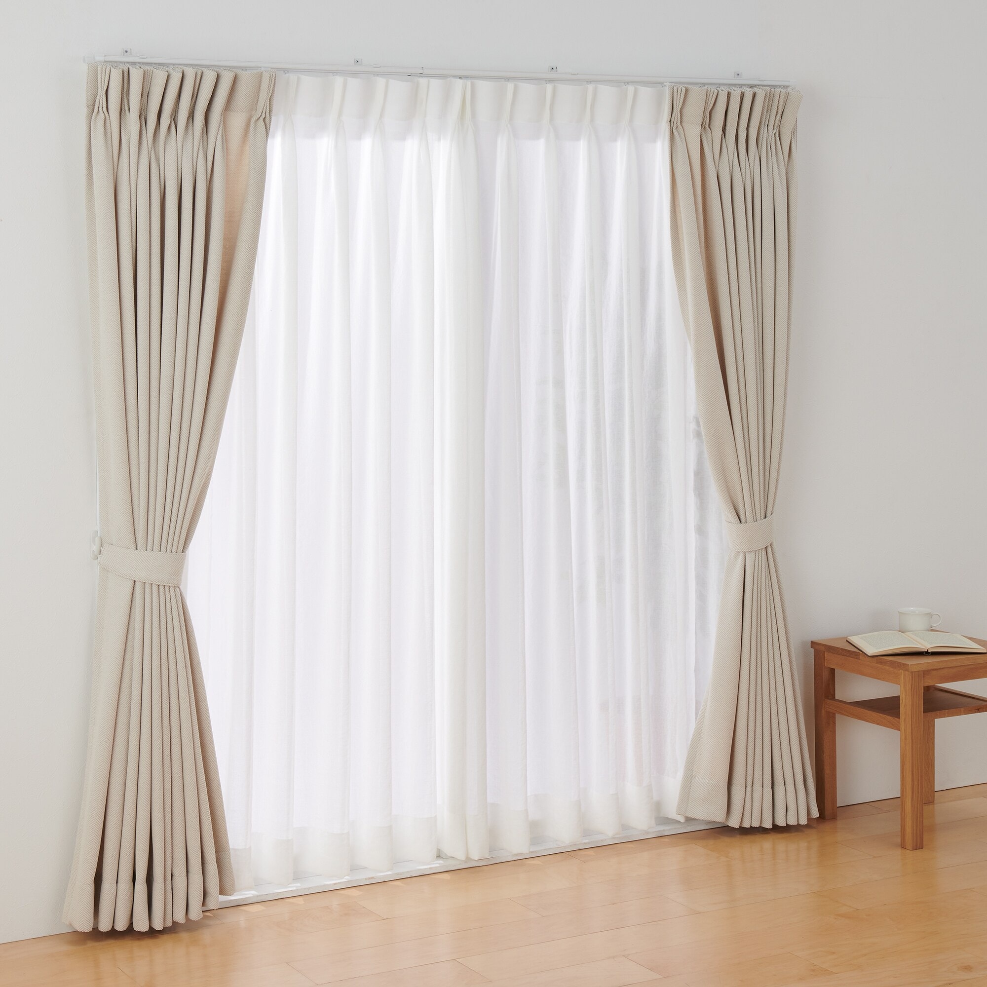 ポリエステル平織レースプリーツカーテン２倍ヒダ／オフ白