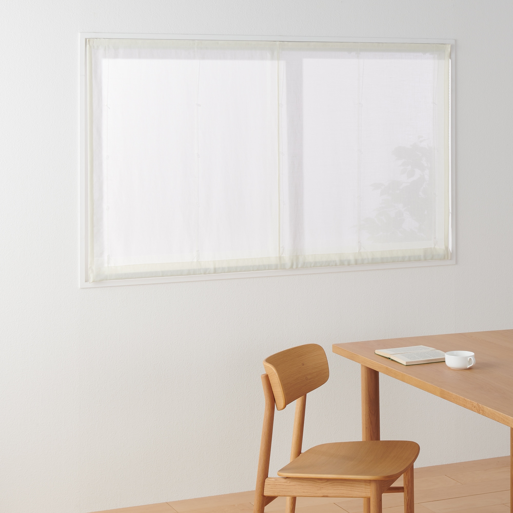 ポリエステル平織レースプレーンシェード用生地／アイボリー