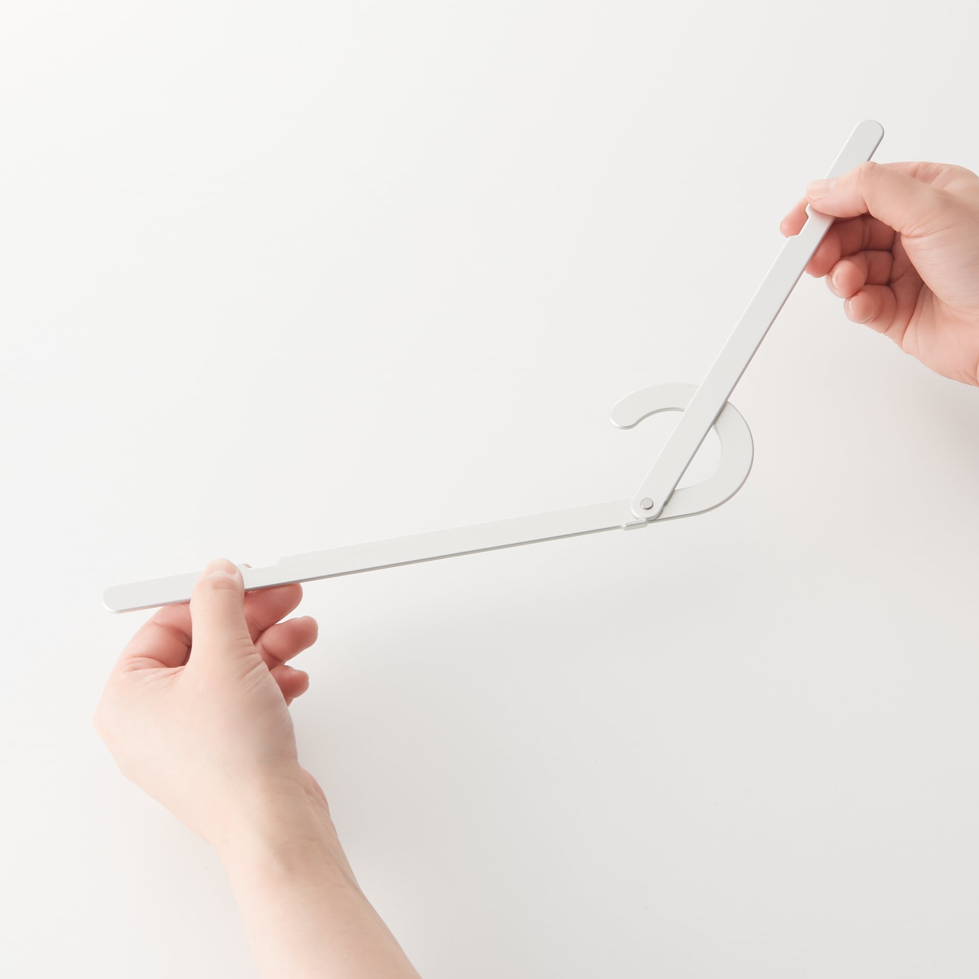 携帯用アルミ折りたたみ式ハンガー