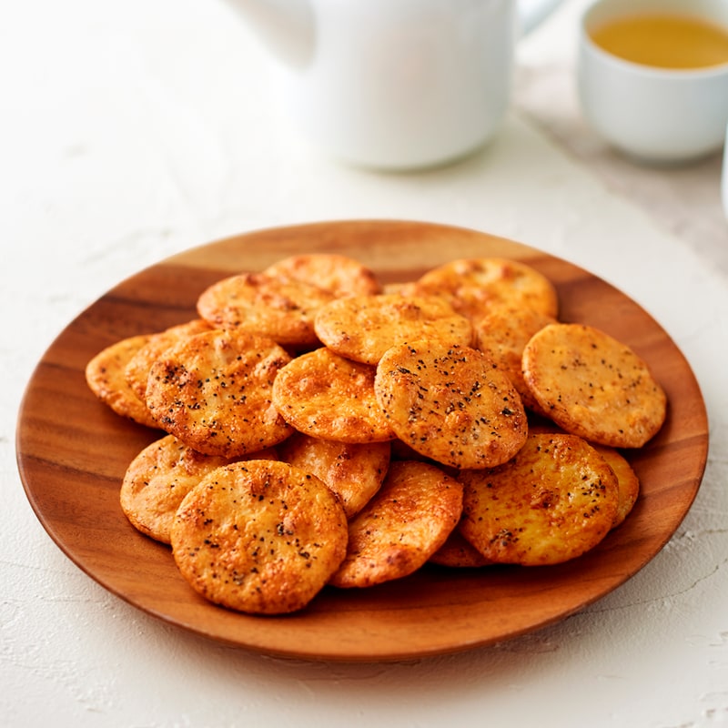 大袋　国産米１００％使用　黒こしょうせんべい