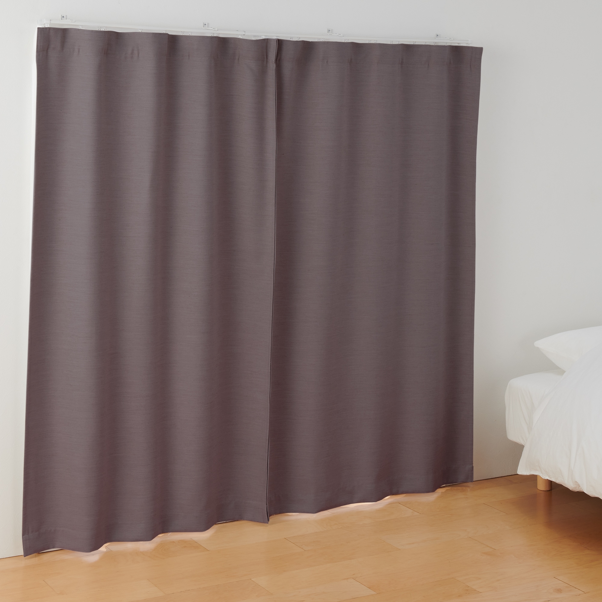 ポリエステルななこ織（防炎・遮光）ノンプリーツカーテン／ブラウン