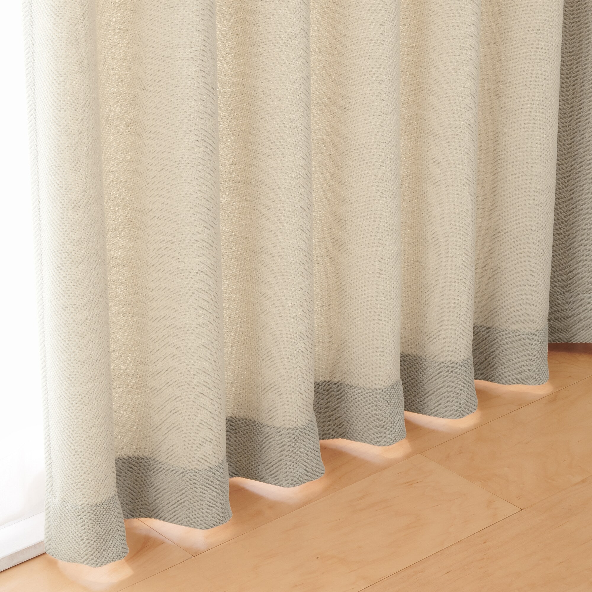 ポリエステルシェニールヘリンボーン（防炎）プリーツカーテン／アイボリー