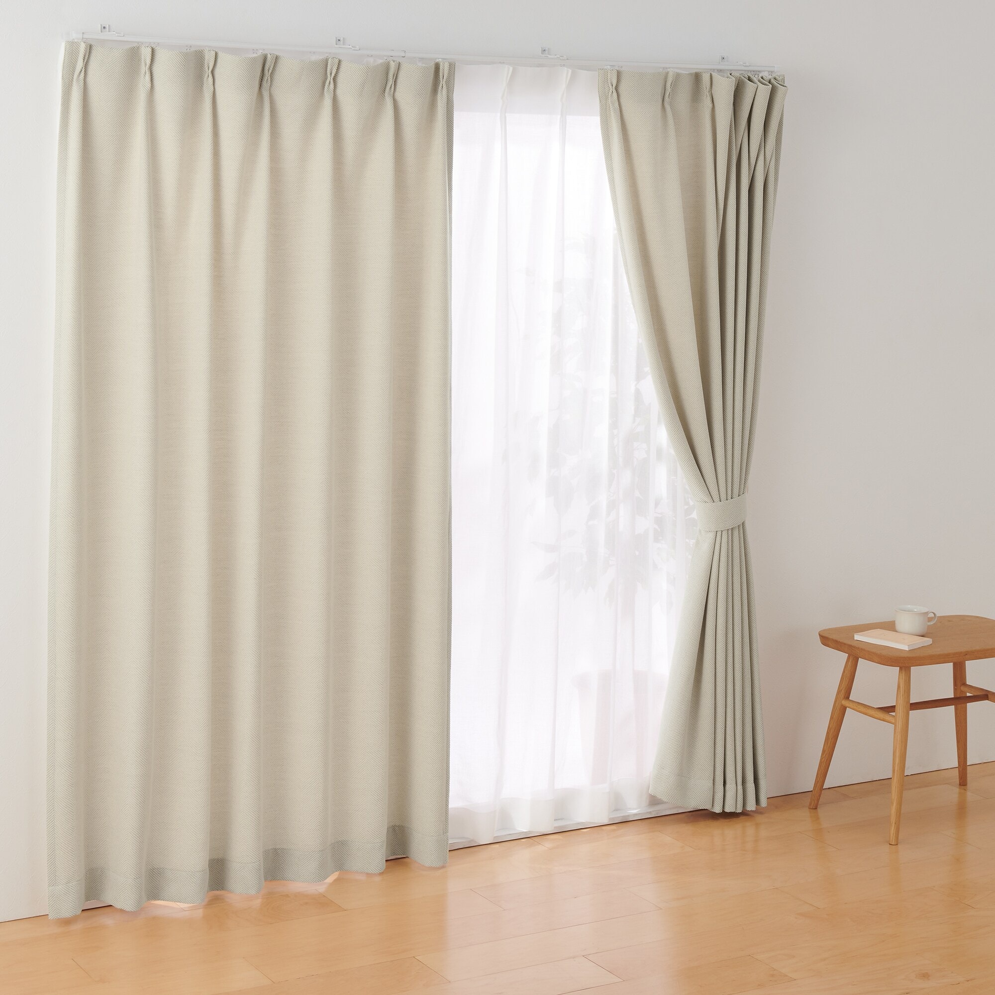 ポリエステルシェニールヘリンボーン（防炎）プリーツカーテン