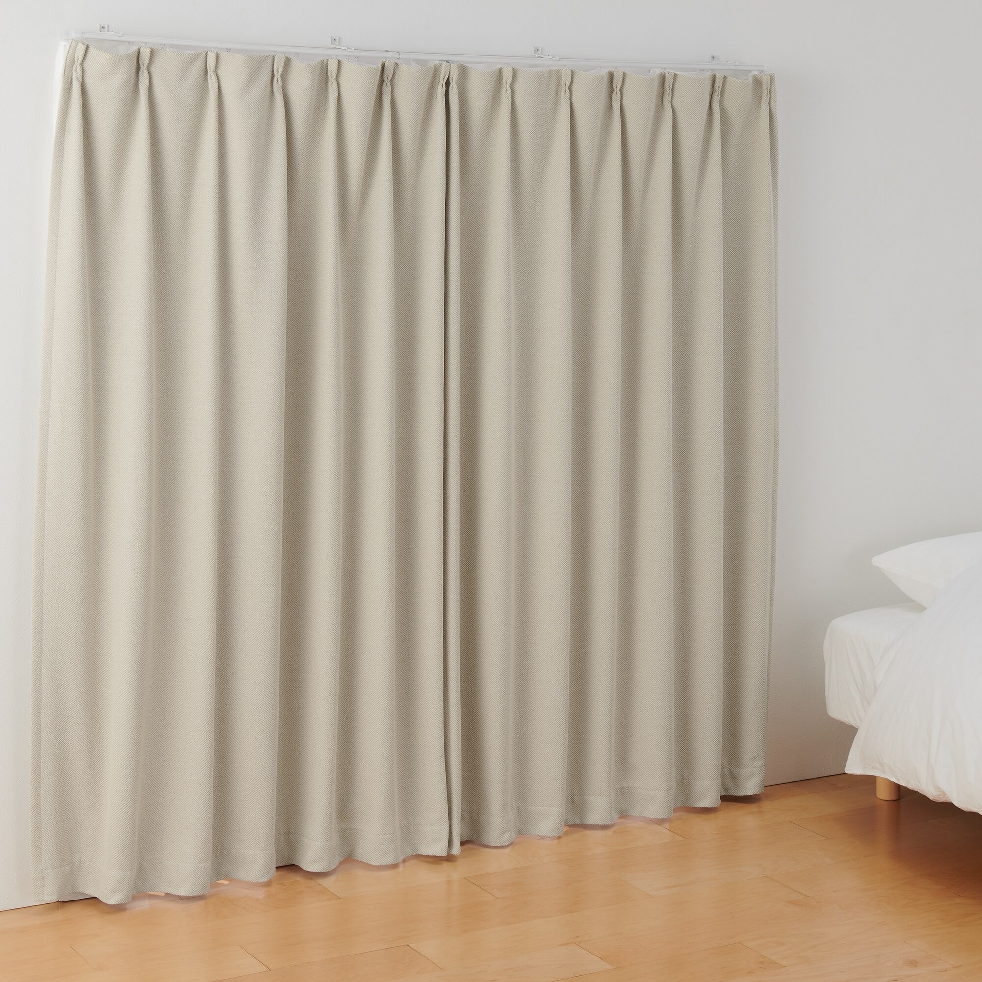 ポリエステルシェニールヘリンボーン（防炎）プリーツカーテン／遮光裏地付／アイボリ