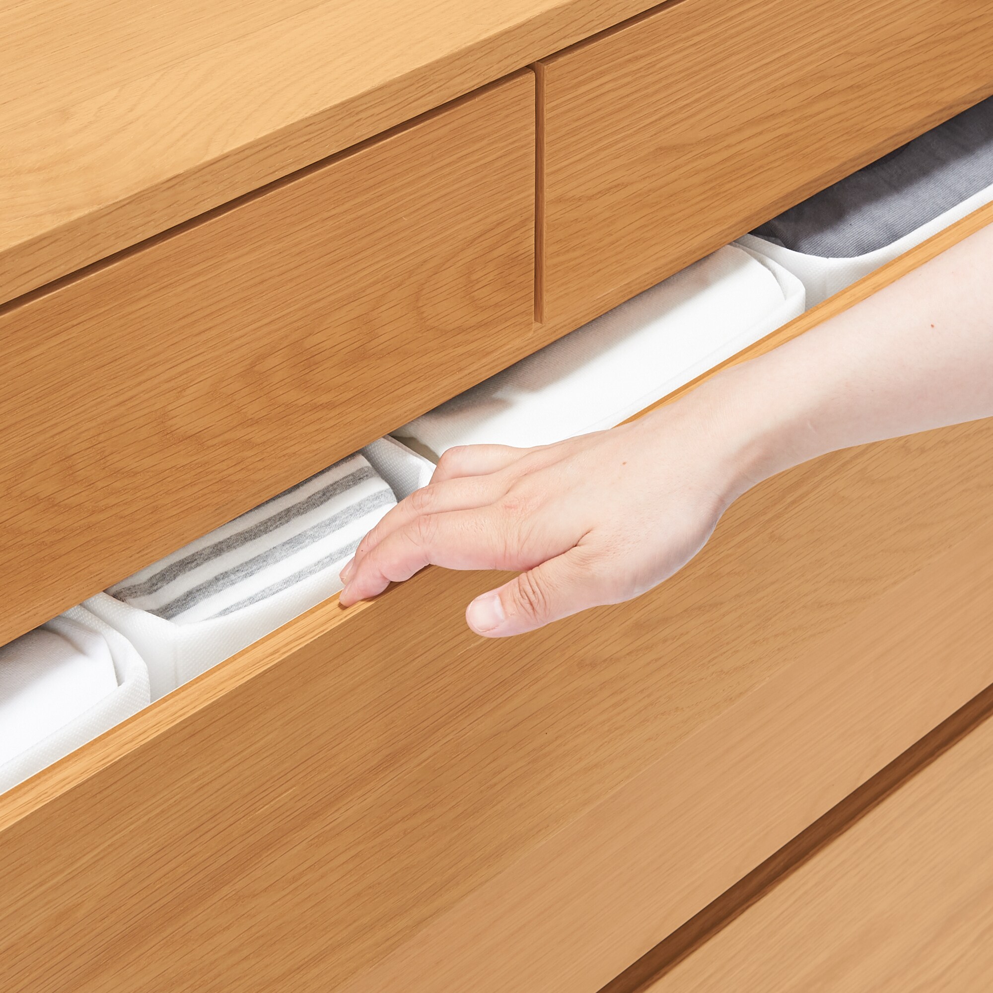 木製チェスト４段・ウォールナット材