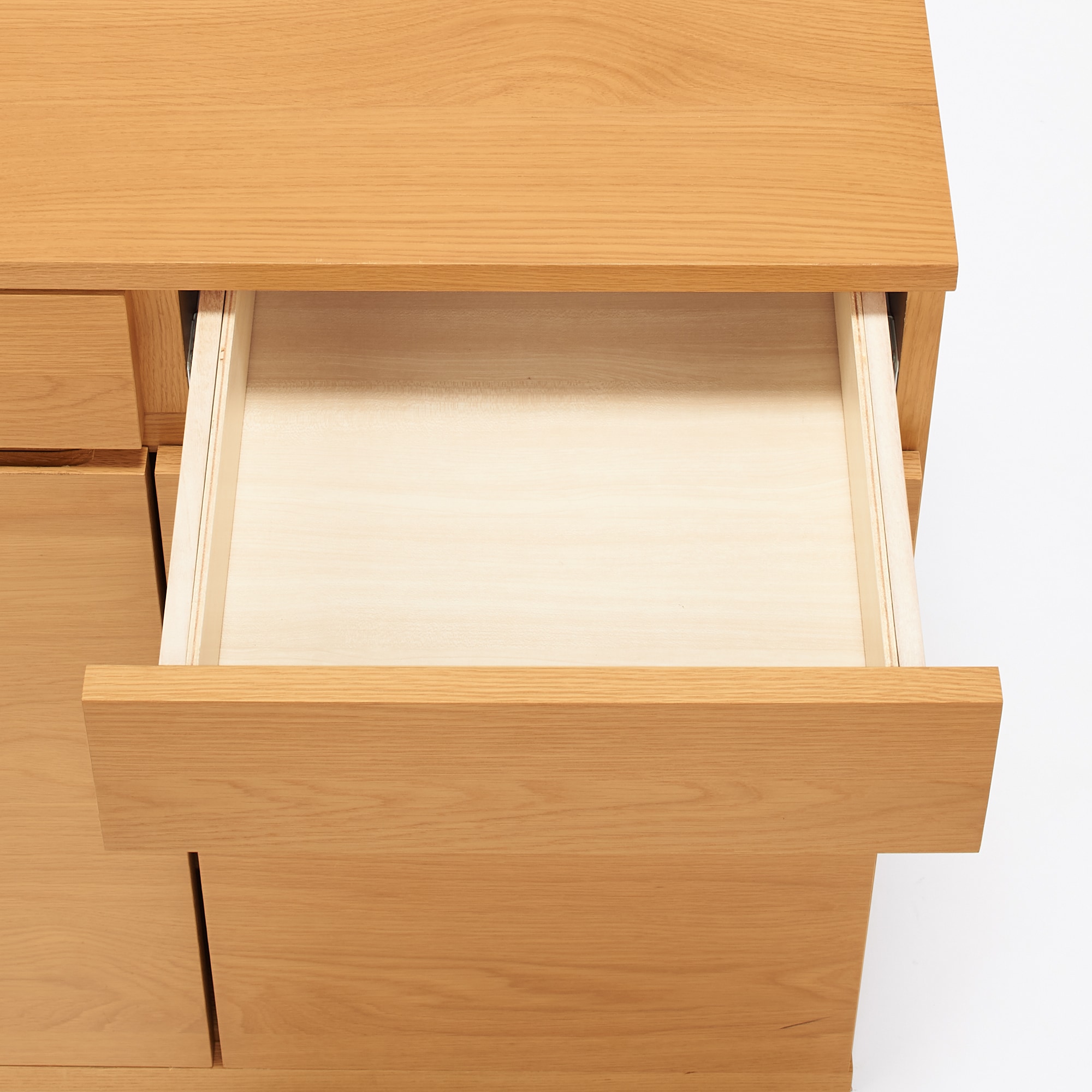 木製キャビネット・木扉・ウォールナット材