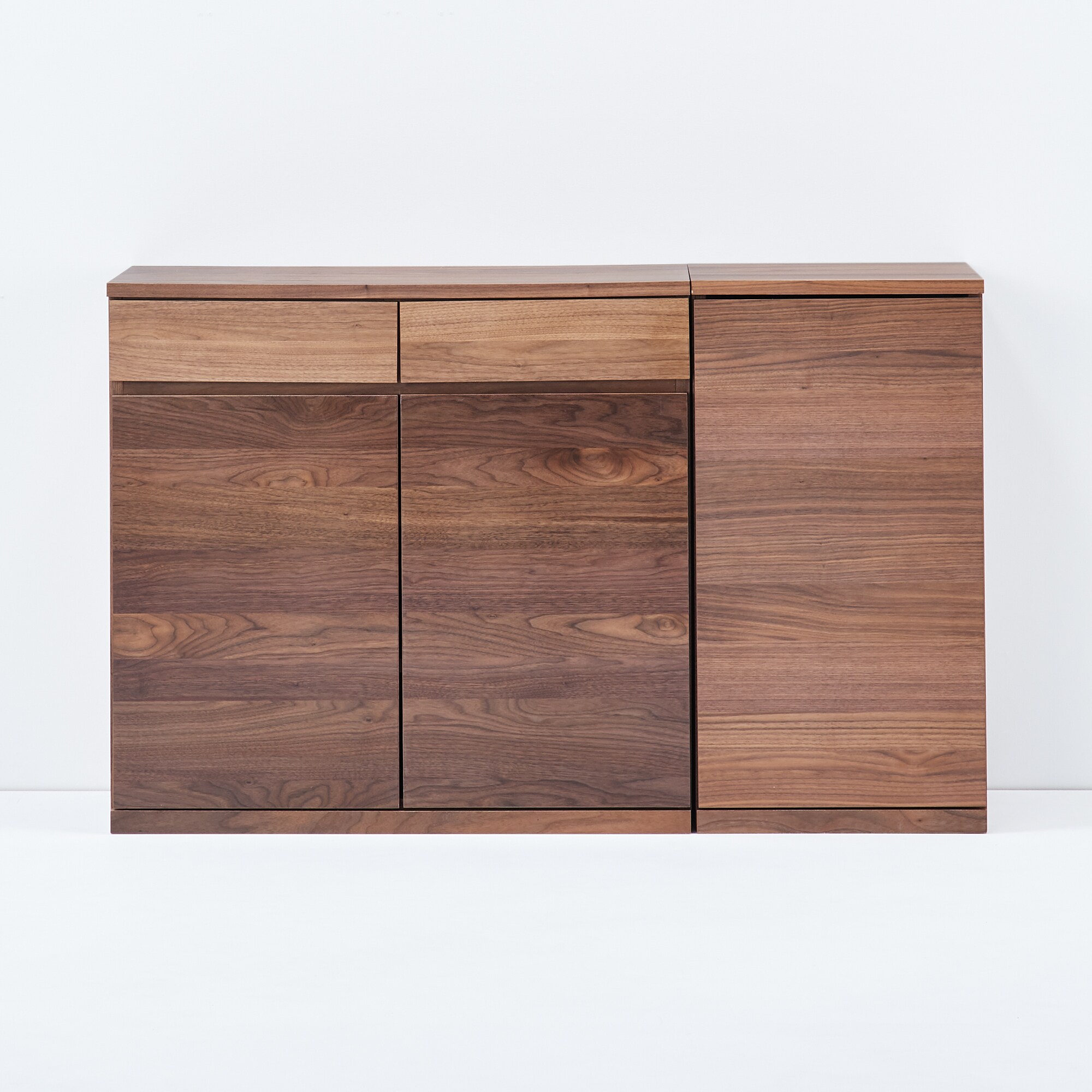 木製キャビネット・木扉・ウォールナット材