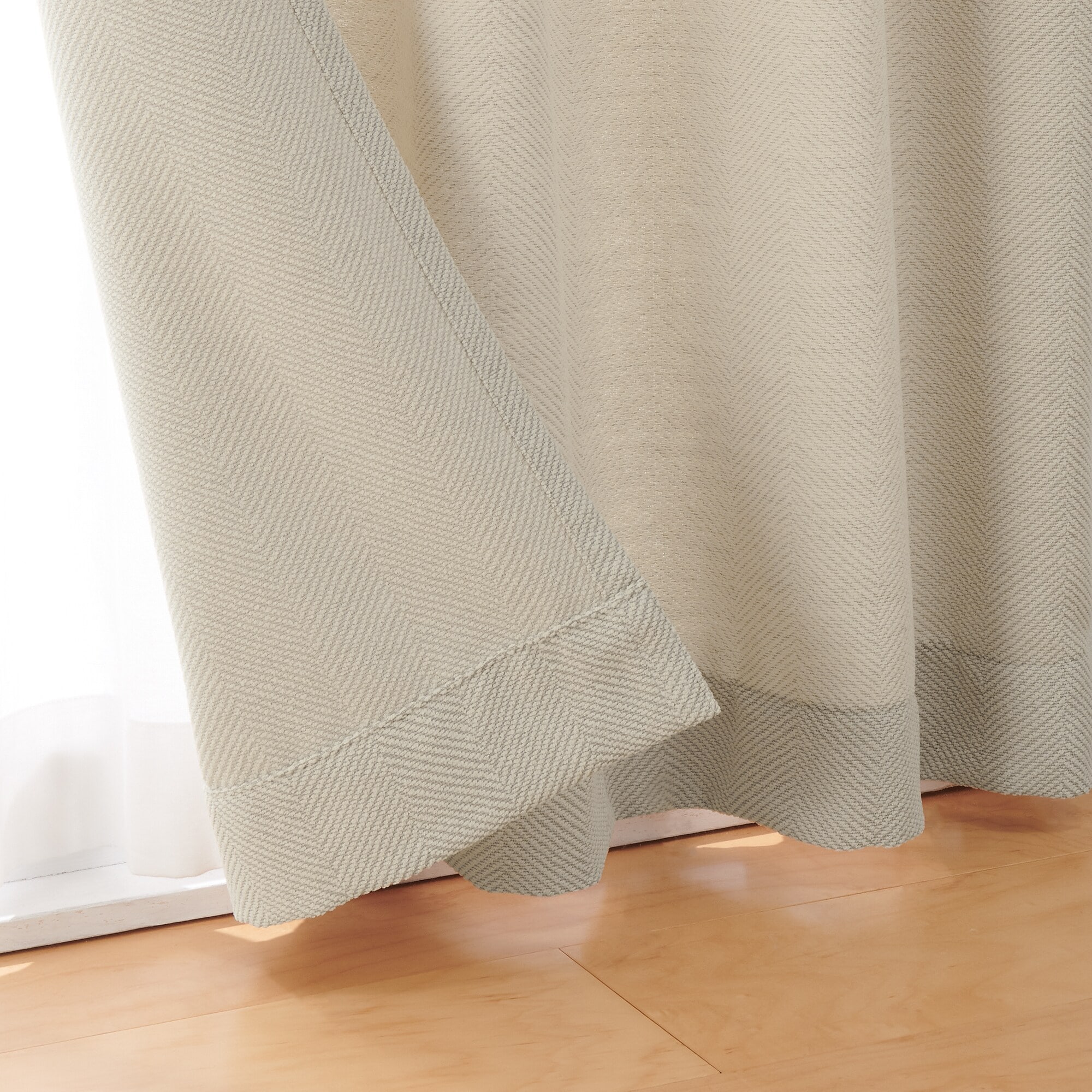 ポリエステルシェニールヘリンボーン（防炎）プリーツ２倍／アイボリー