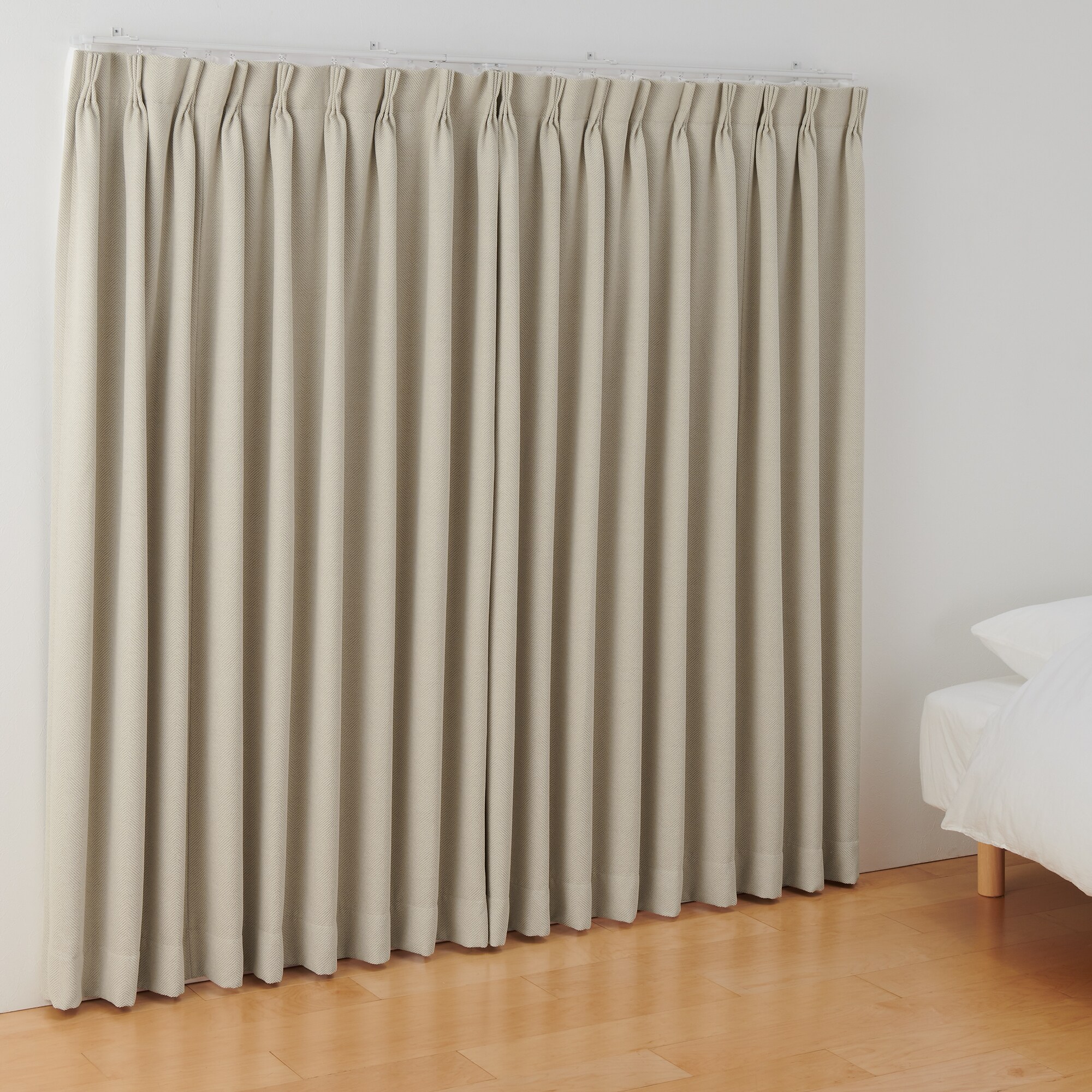 ポリエステルシェニールヘリンボーン（防炎）プリーツ2倍／遮光裏地付