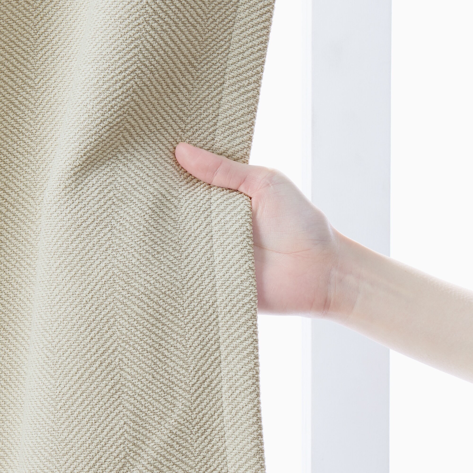 ポリエステルシェニールヘリンボーン（防炎）プリーツ２倍／遮光裏地付／アイボリー