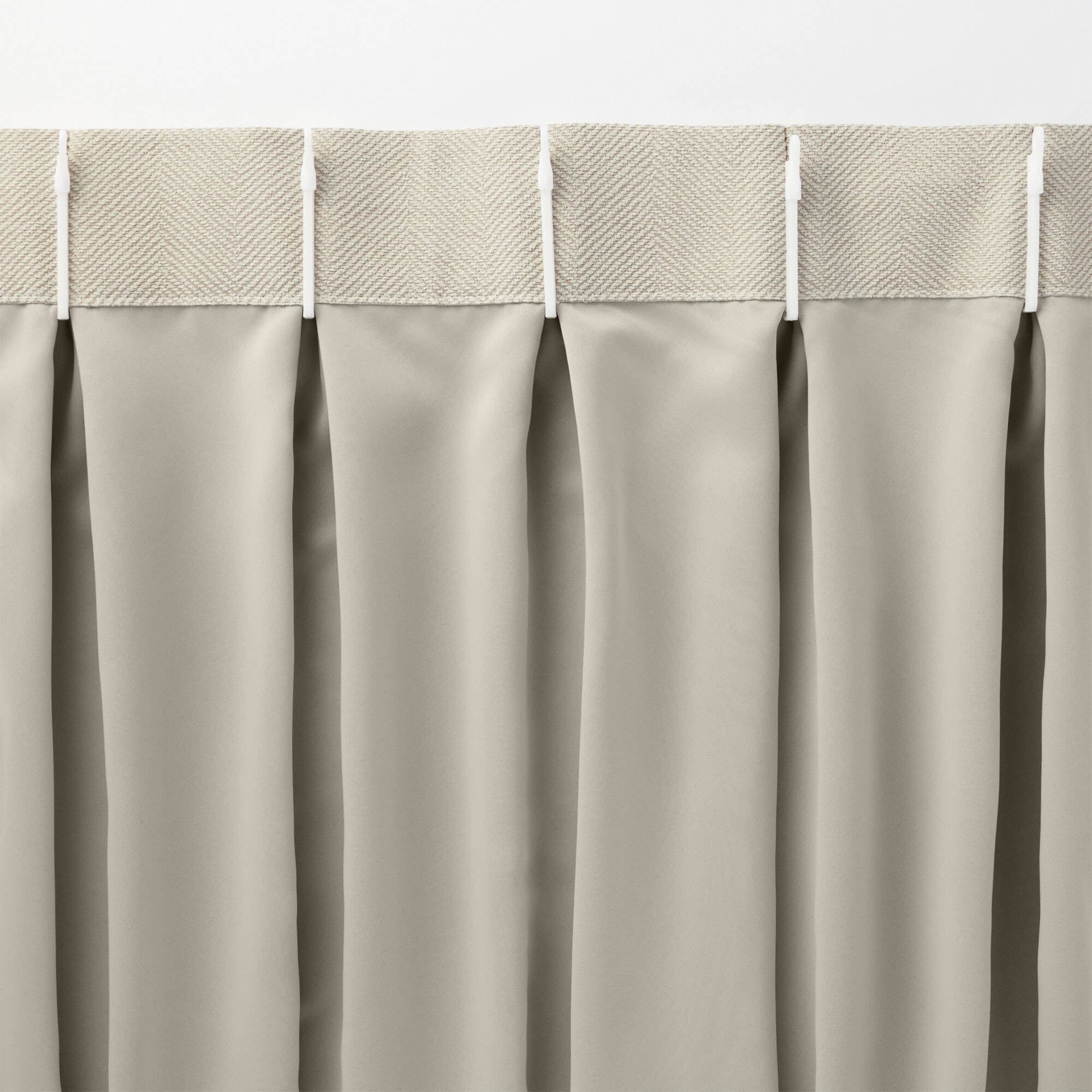 ポリエステルシェニールヘリンボーン（防炎）プリーツ２倍／遮光裏地付／アイボリー