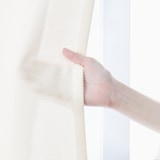 ポリエステルシェニールヘリンボーン（防炎）プリーツカーテン／オフ白