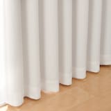 ポリエステルシェニールヘリンボーン（防炎）プリーツカーテン／遮光裏地付／オフ白