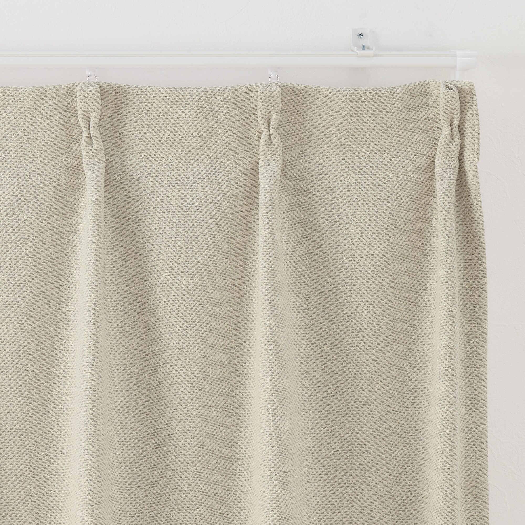 ポリエステルシェニールヘリンボーン（防炎）プリーツカーテン／遮光裏地付／オフ白