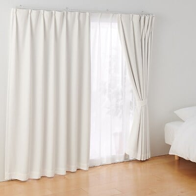 【遮光１級】ポリエステルシェニールヘリンボーン（防炎）プリーツカーテン／遮光裏地付／オフ白