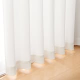 ポリエステルシェニールヘリンボーン（防炎）プリーツ２倍／オフ白