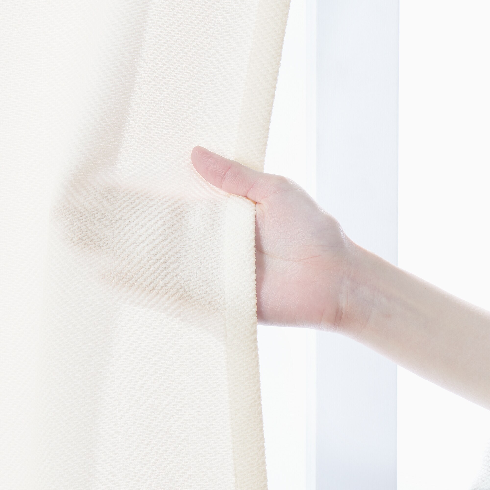 ポリエステルシェニールヘリンボーン（防炎）プリーツ２倍／オフ白