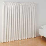 ポリエステルシェニールヘリンボーン（防炎）プリーツ２倍／遮光裏地付／オフ白