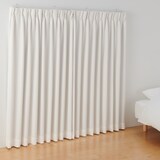 ポリエステルシェニールヘリンボーン（防炎）プリーツ２倍／遮光裏地付／オフ白