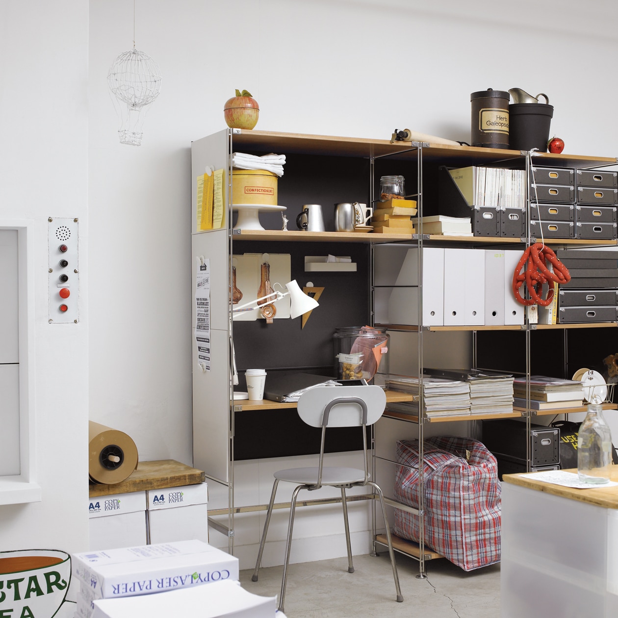 スチールチェア・樹脂座（ライトグレー）