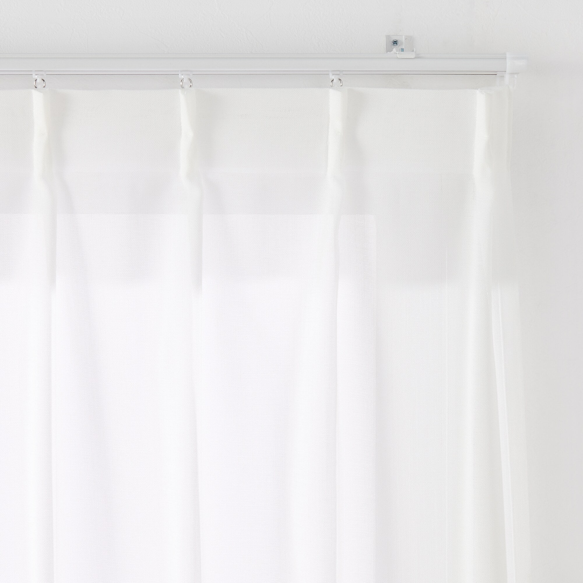 ポリエステル擬紗（防炎）プリーツカーテン／オフ白