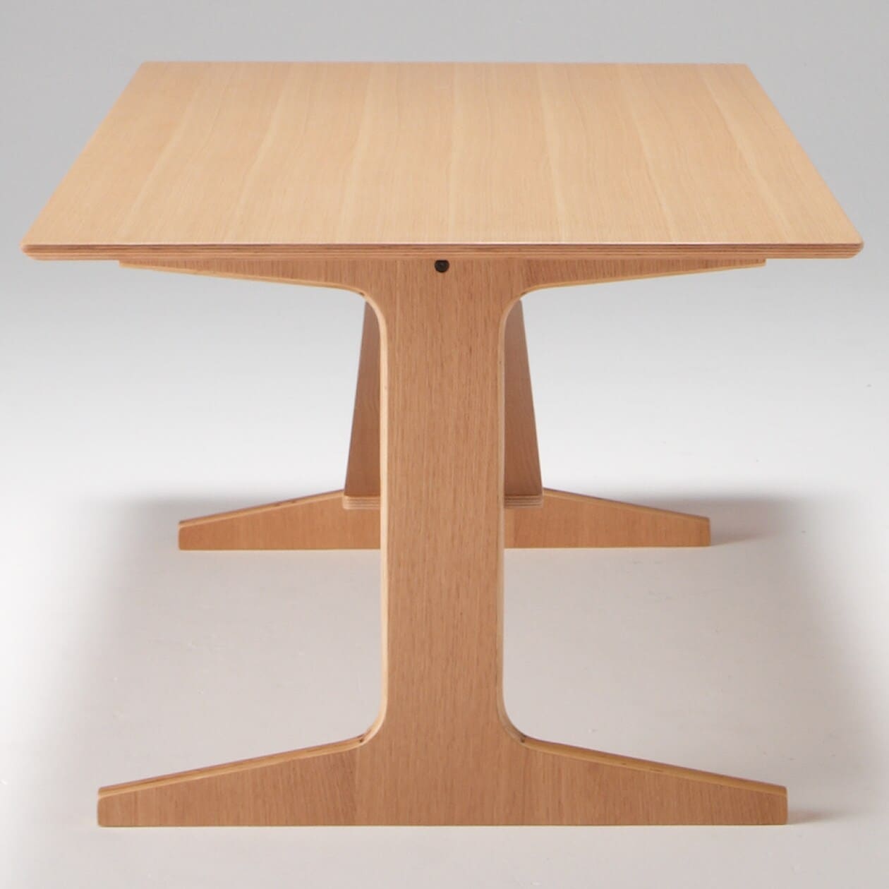 リビングでもダイニングでもつかえるテーブル・３・オーク材