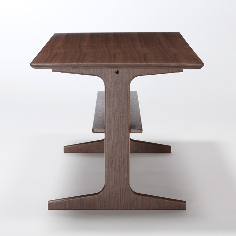 リビングでもダイニングでもつかえるテーブル・1・ウォールナット材  