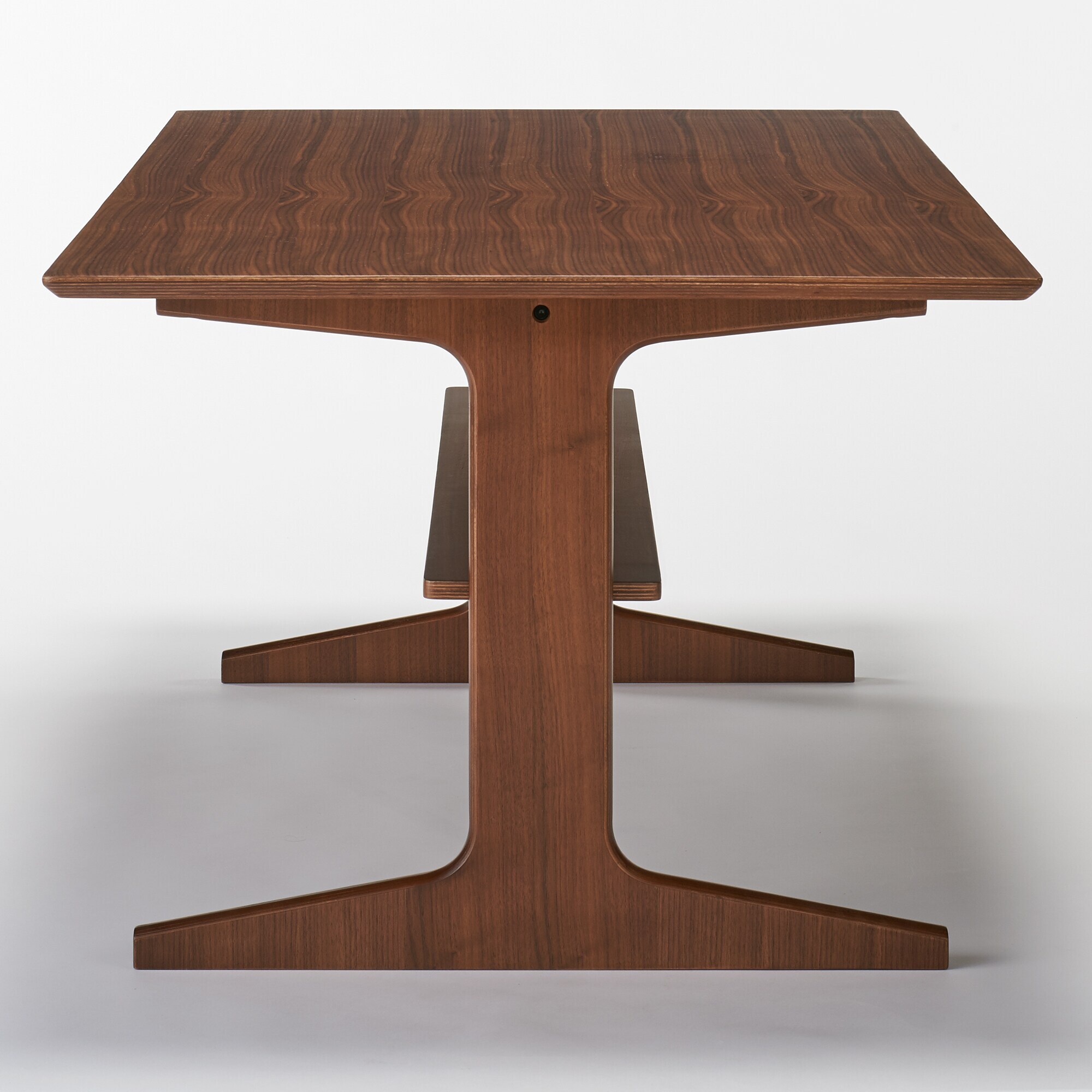 リビングでもダイニングでもつかえるテーブル・３・ウォールナット材