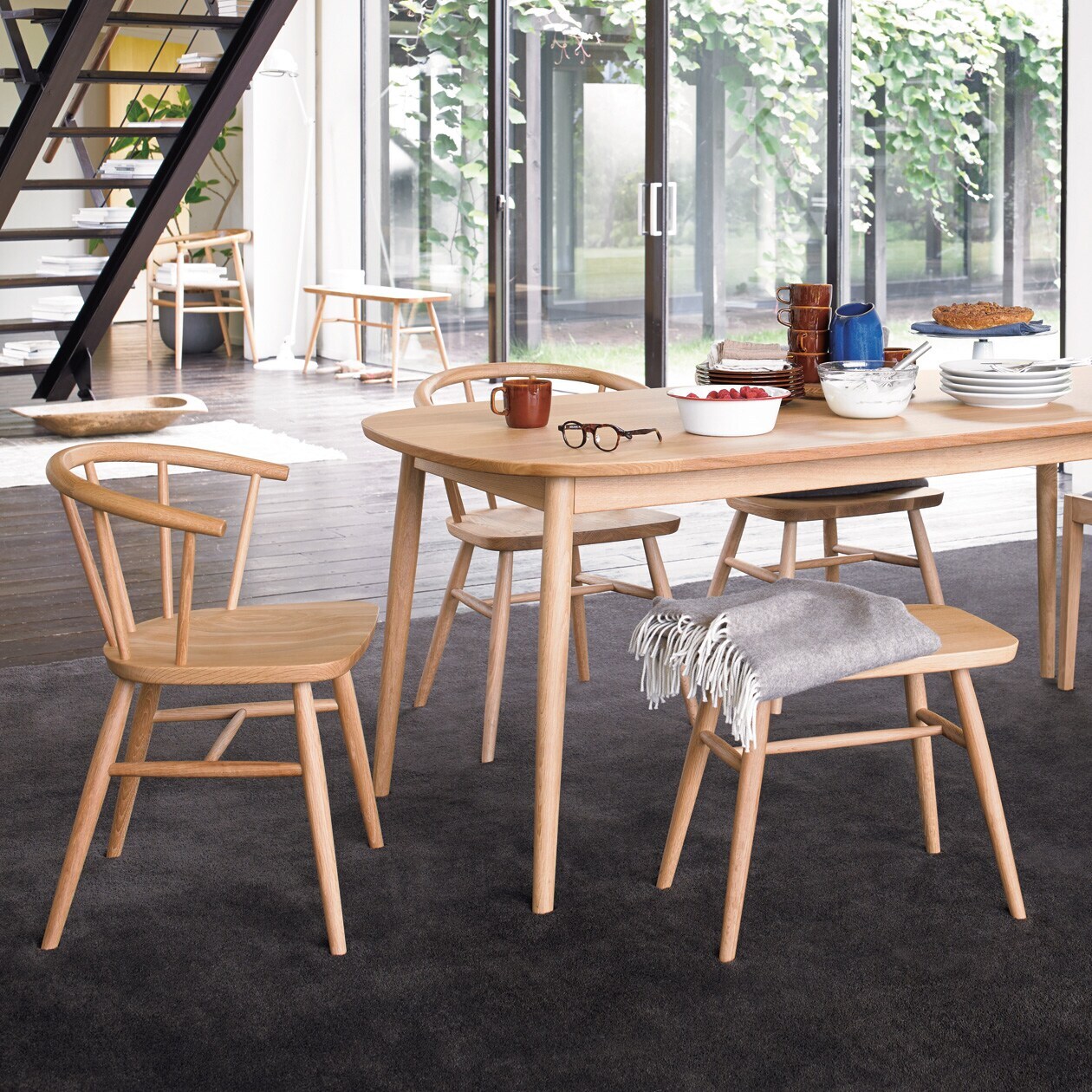 オーク材アームチェア・丸脚