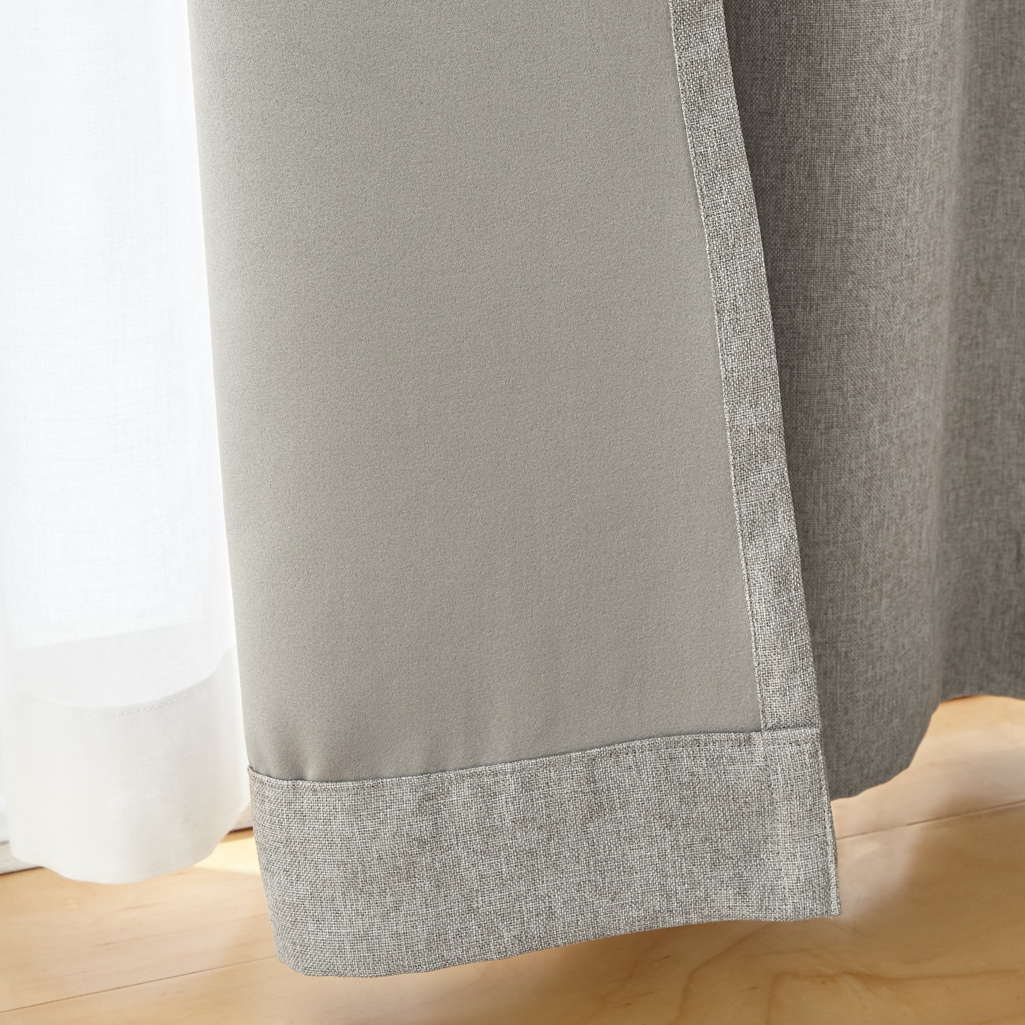 ポリエステルドビー織プリーツカーテン（防炎・遮光性）／ベージュ