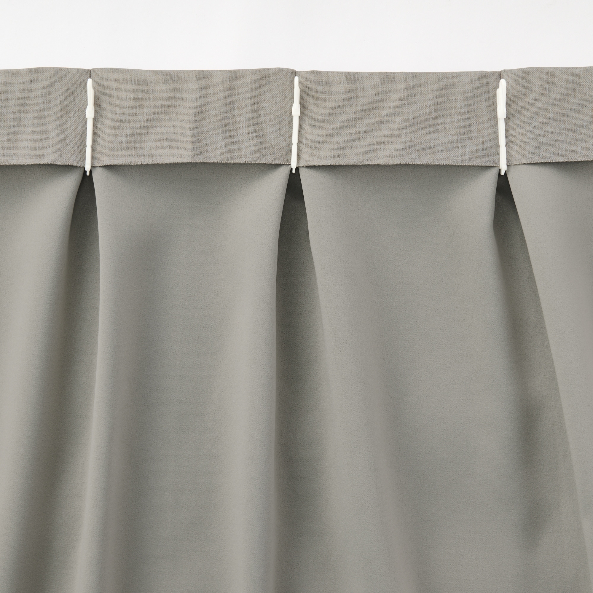 ポリエステルドビー織プリーツカーテン（防炎・遮光性）／ベージュ