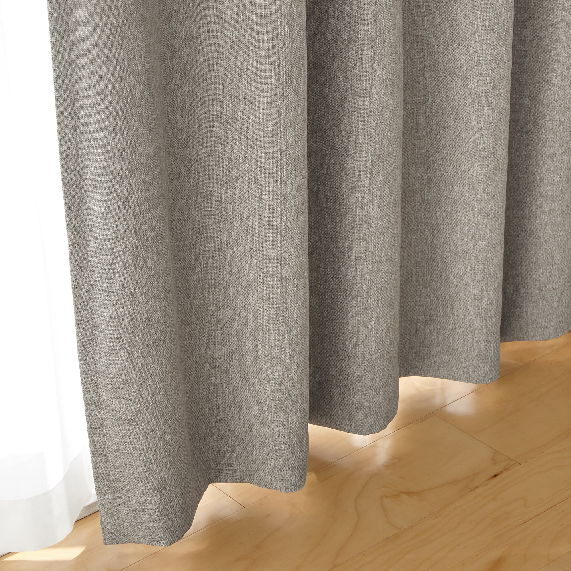 ポリエステルドビー織ハトメカーテン（防炎・遮光性）／ベージュ