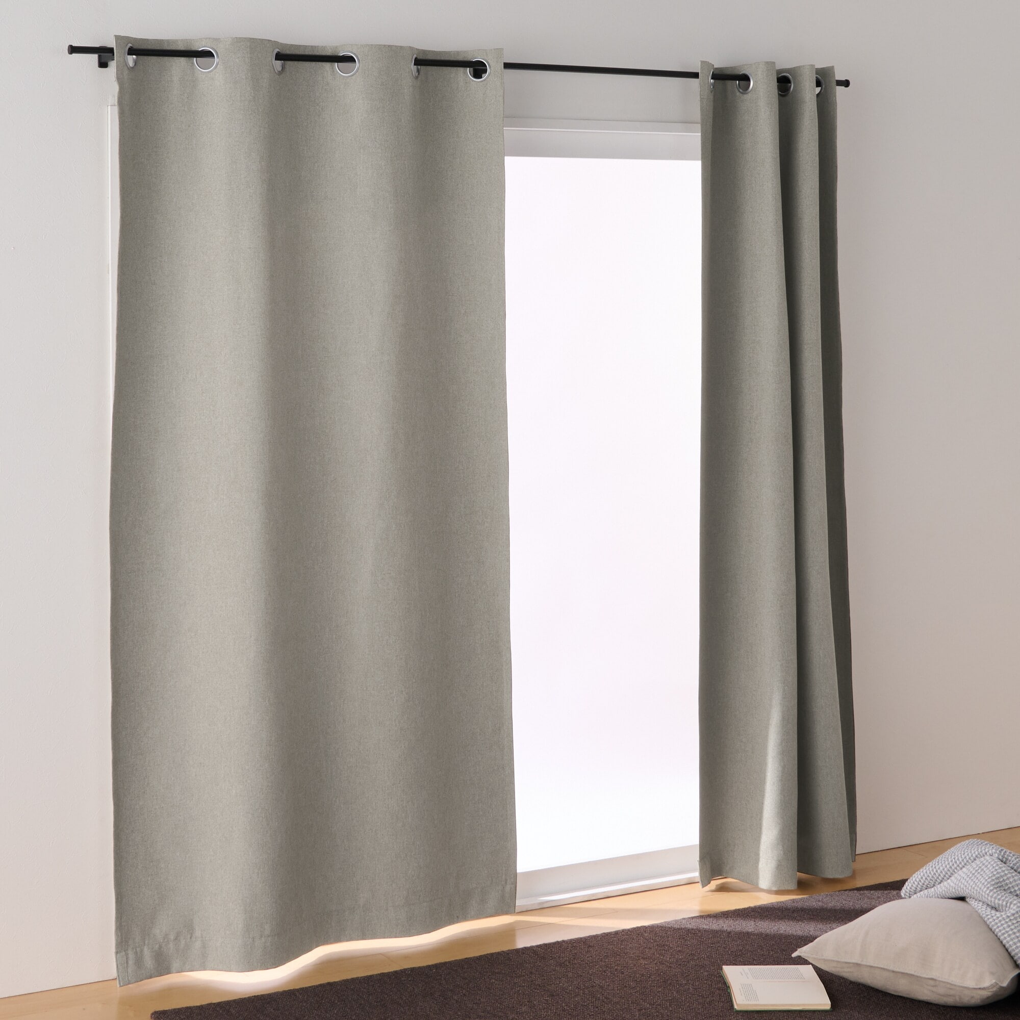 ポリエステルドビー織ハトメカーテン（防炎・遮光性）／ベージュ