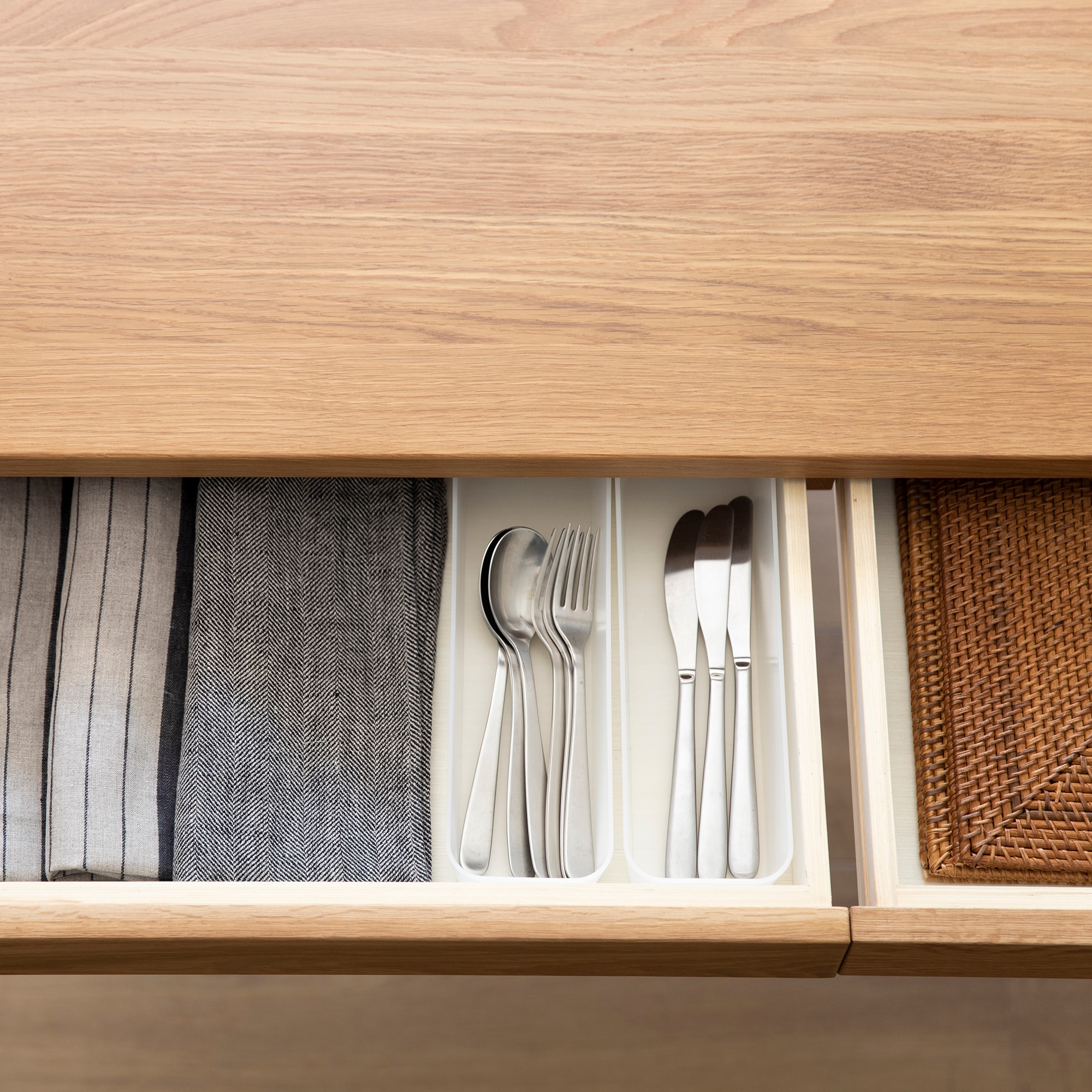 木製テーブル（引出付）／オーク材／幅１８０ｃｍ