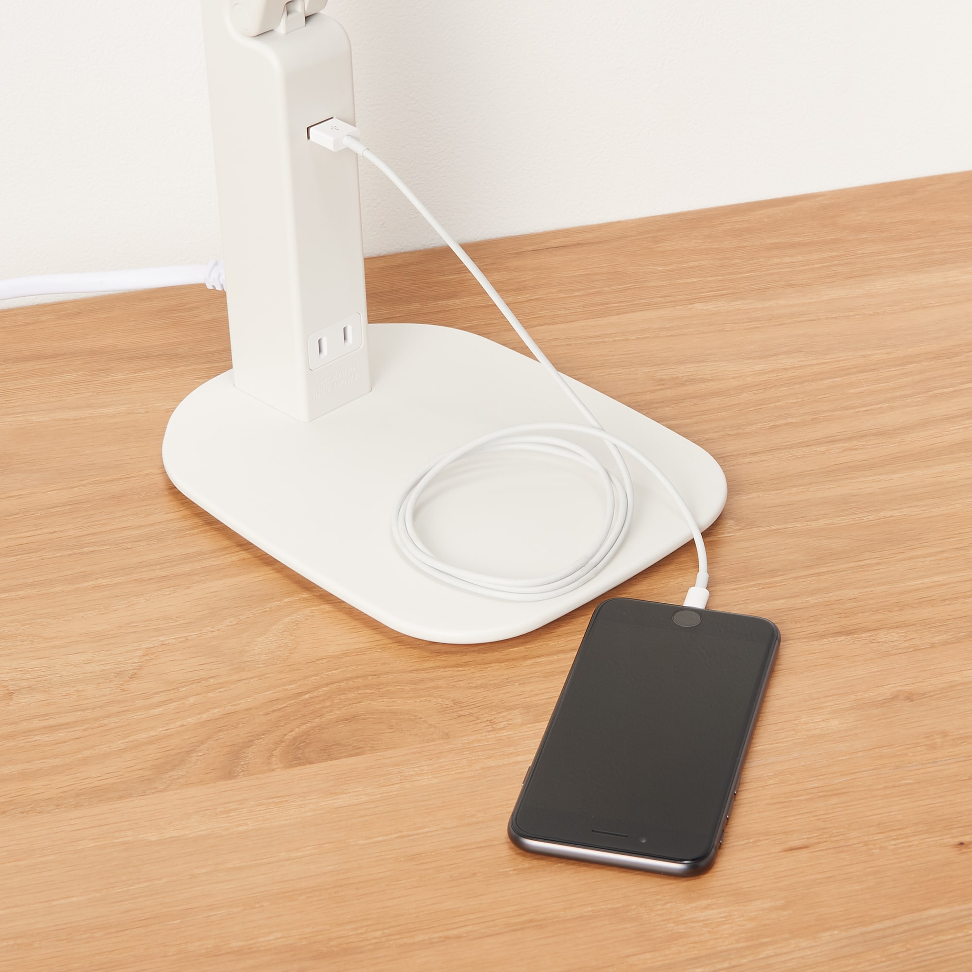 電源がつかえるデスクライト　ベース付