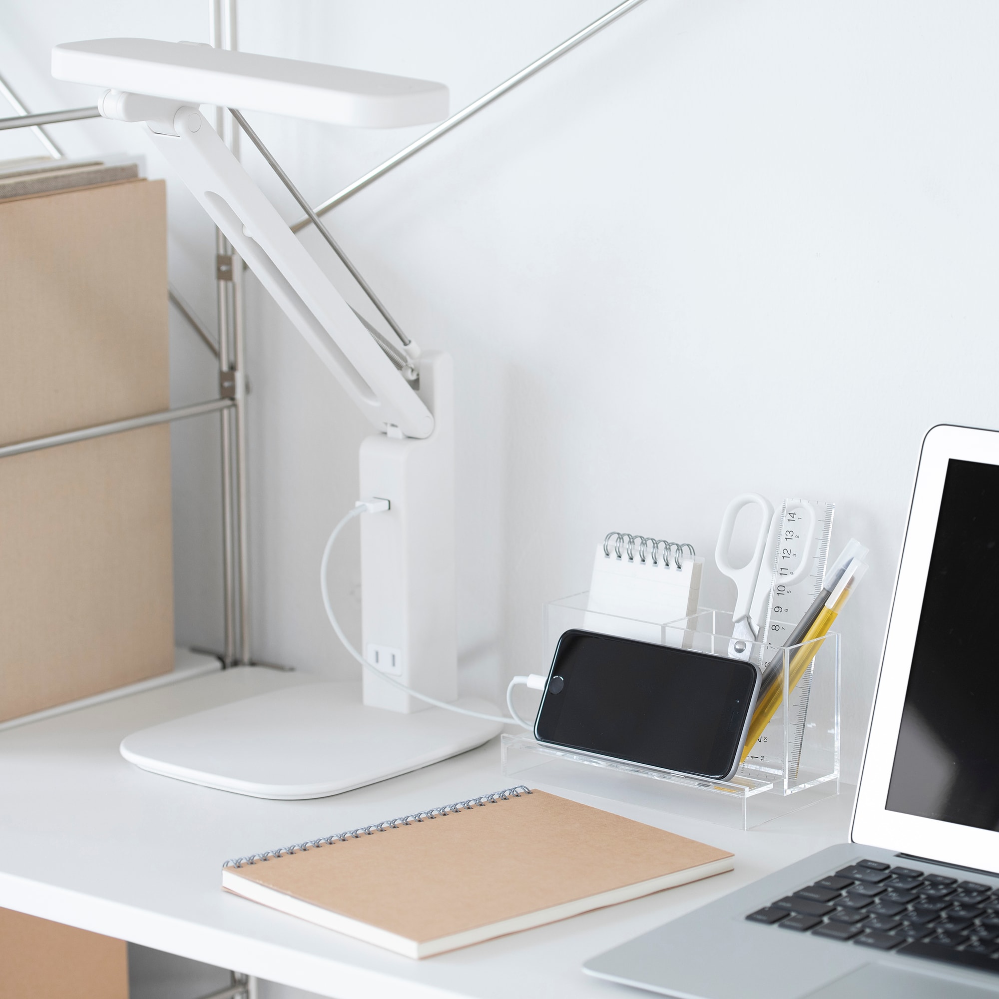 電源がつかえるデスクライト　ベース付