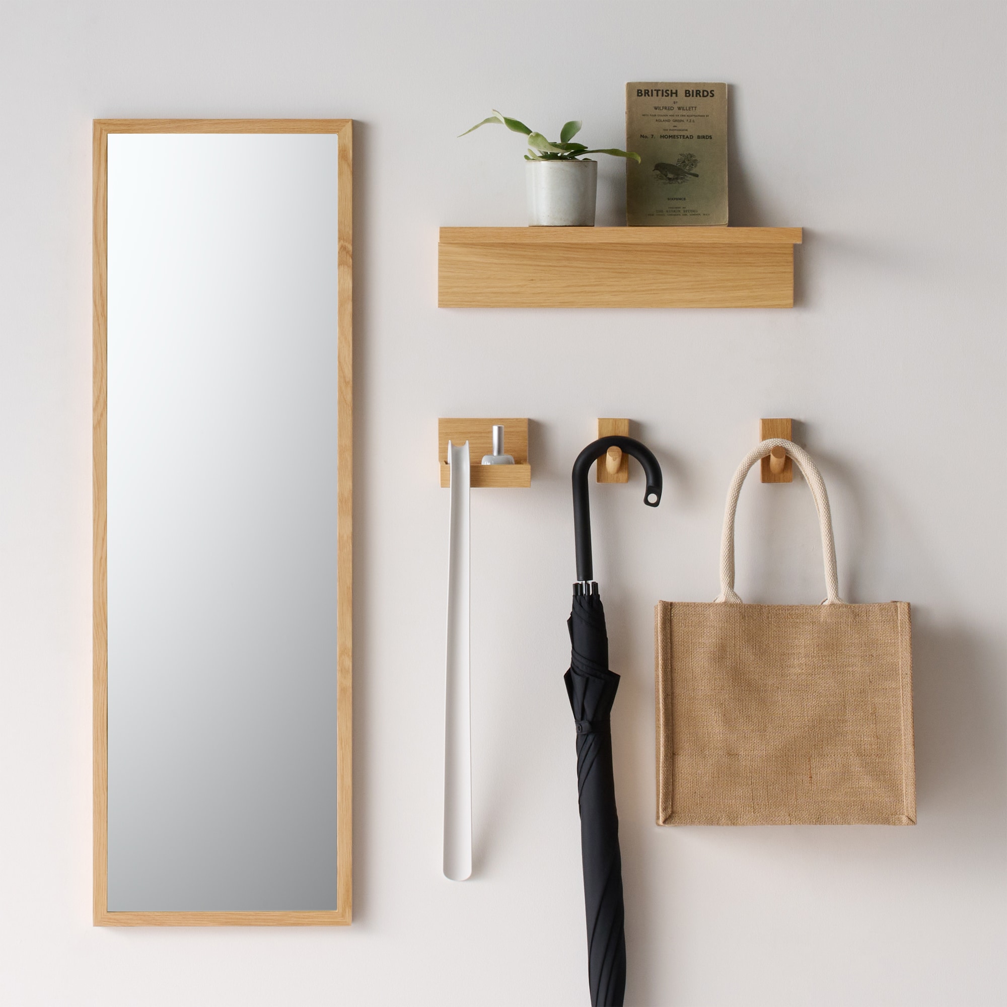 壁に付けられる家具トレー