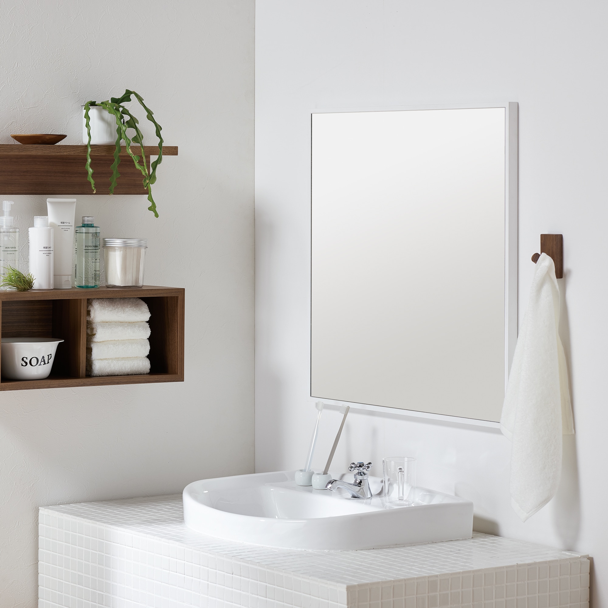 壁に付けられる家具フック