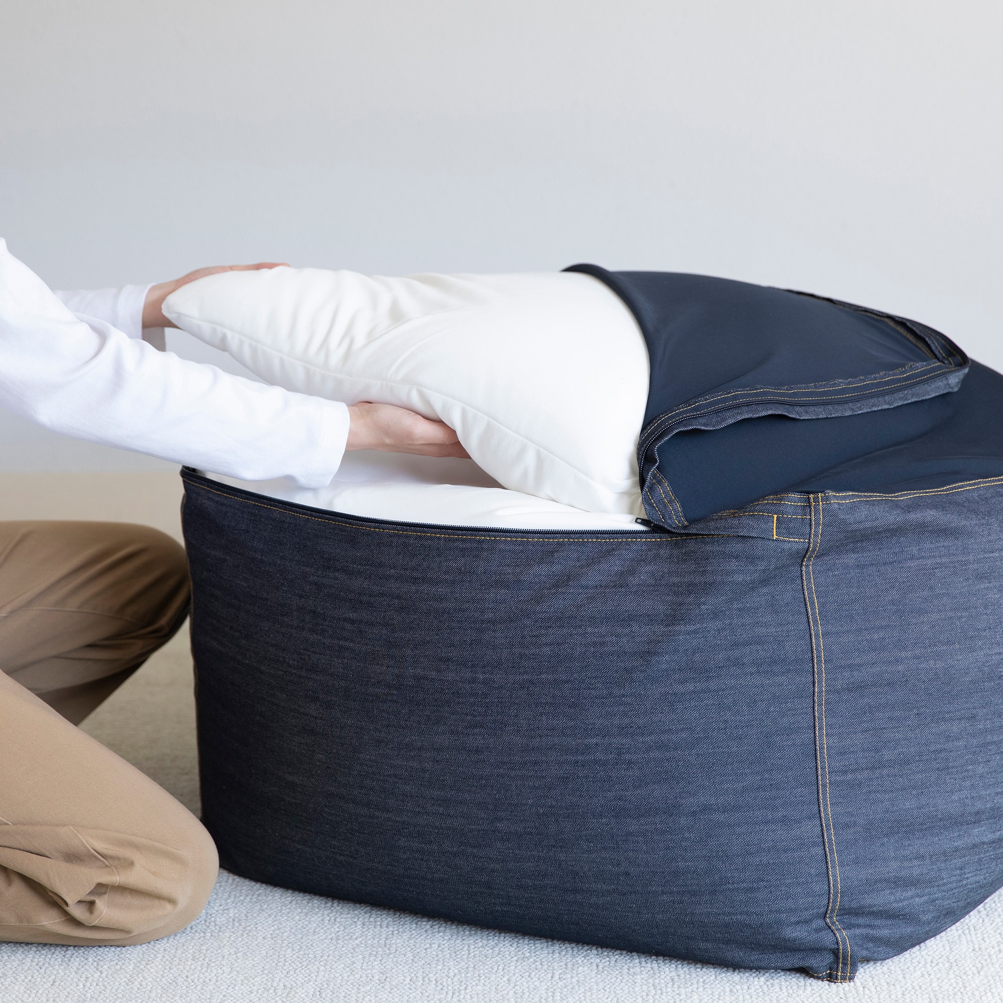 体にフィットするソファ用補充クッション