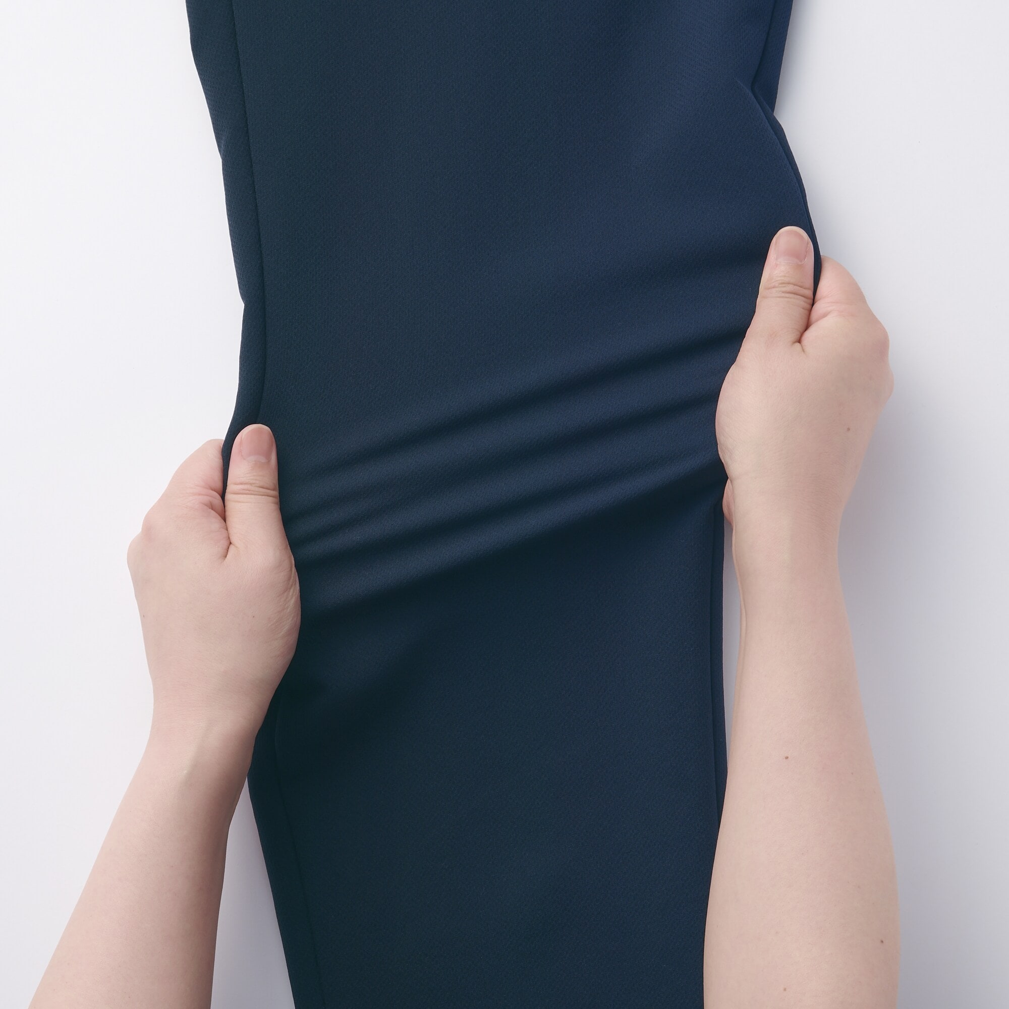 縦横ストレッチ　乾きやすいテーパードパンツ（欧米サイズ）