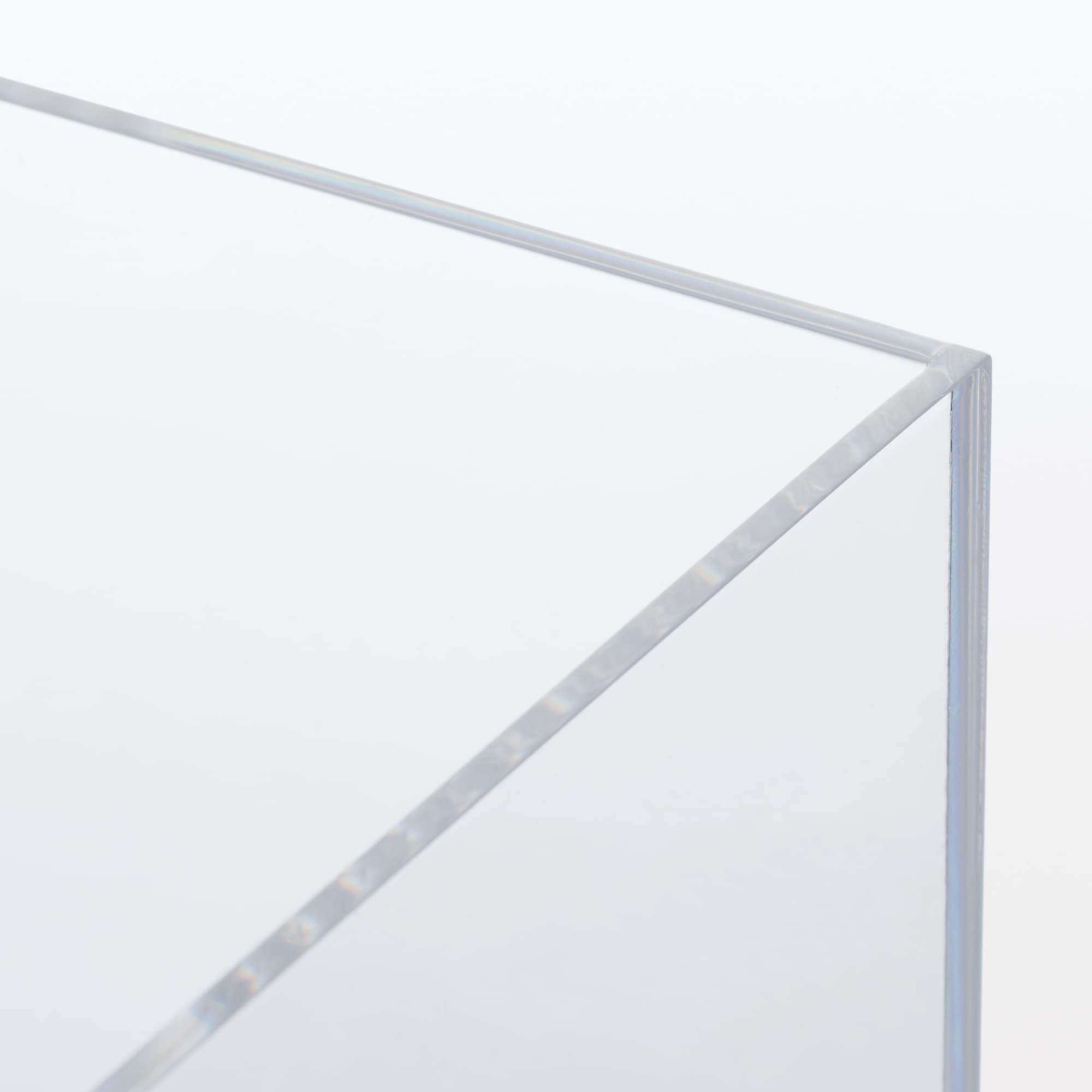 重なるアクリルボックス・中