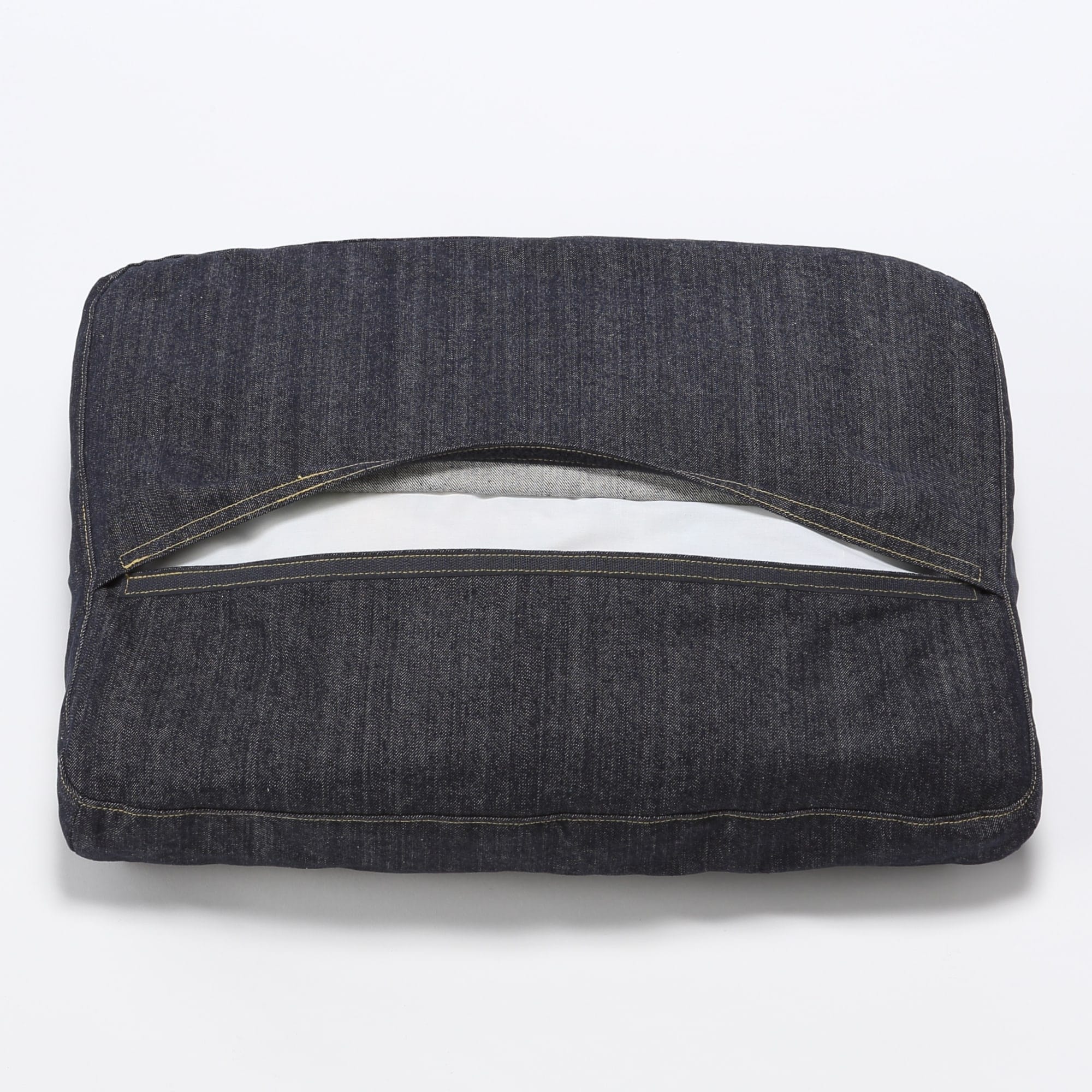 リビングでもダイニングでもつかえる　綿デニムカバー