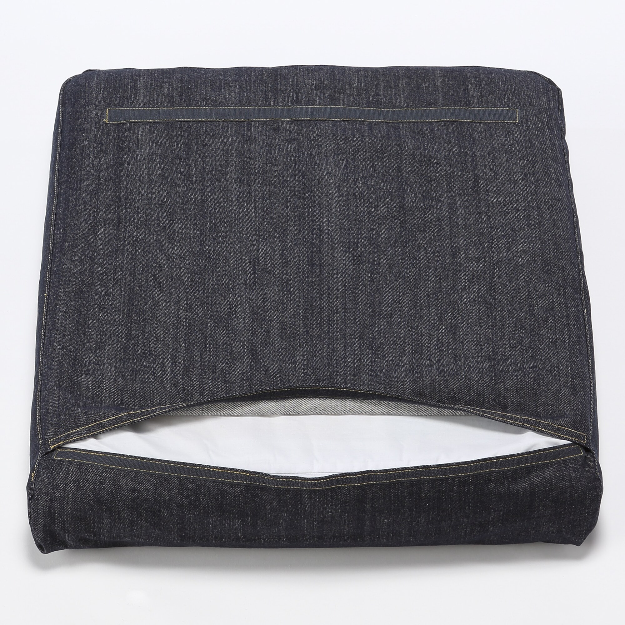 リビングでもダイニングでもつかえる　綿デニムカバー