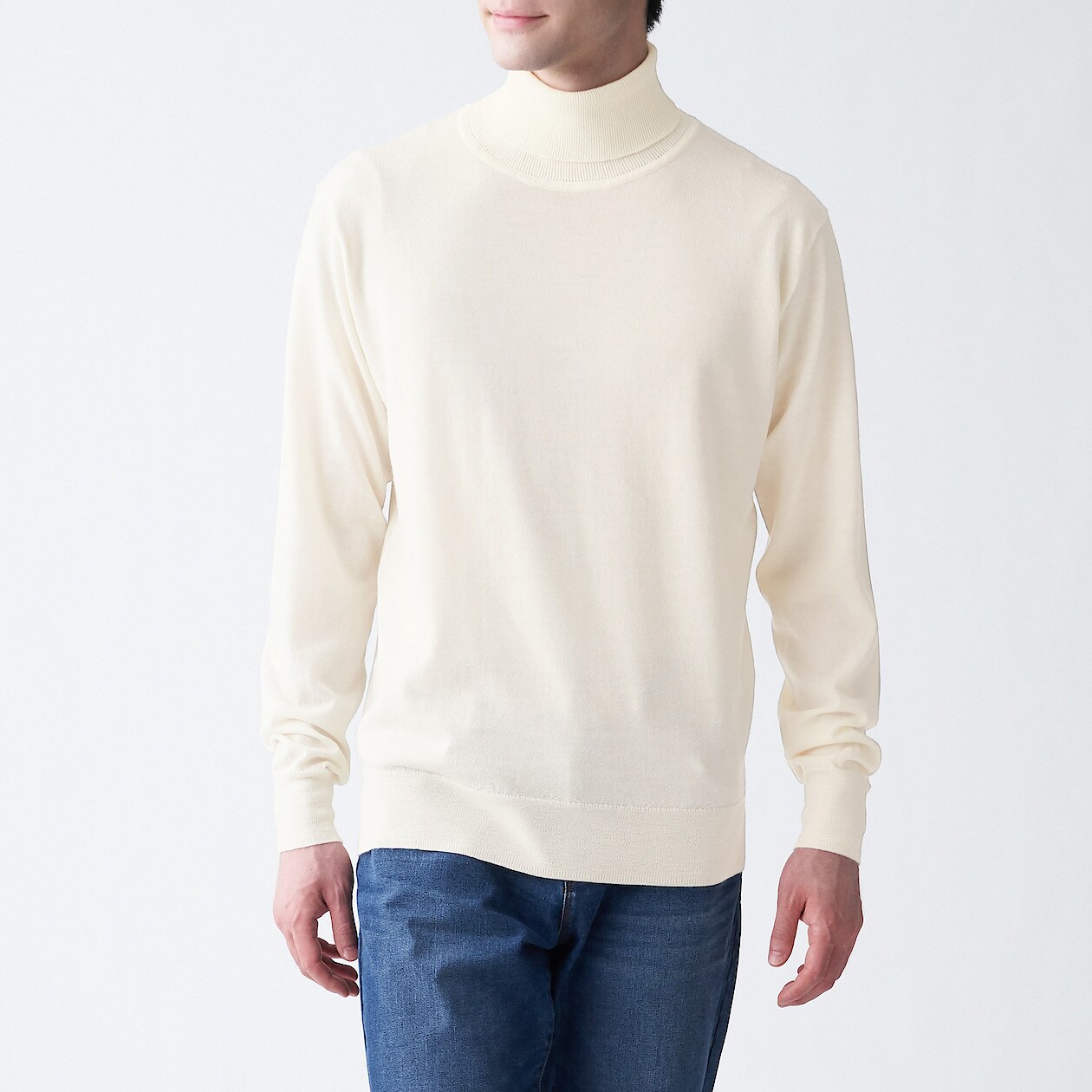 首のチクチクを抑えた天竺タートルネック洗えるセーター 欧米サイズ 紳士ｍ オフ白 ゆったりサイズ 海外規格 紳士 メンズ 通販 無印良品