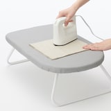 カバーが取り替えられるアイロン台