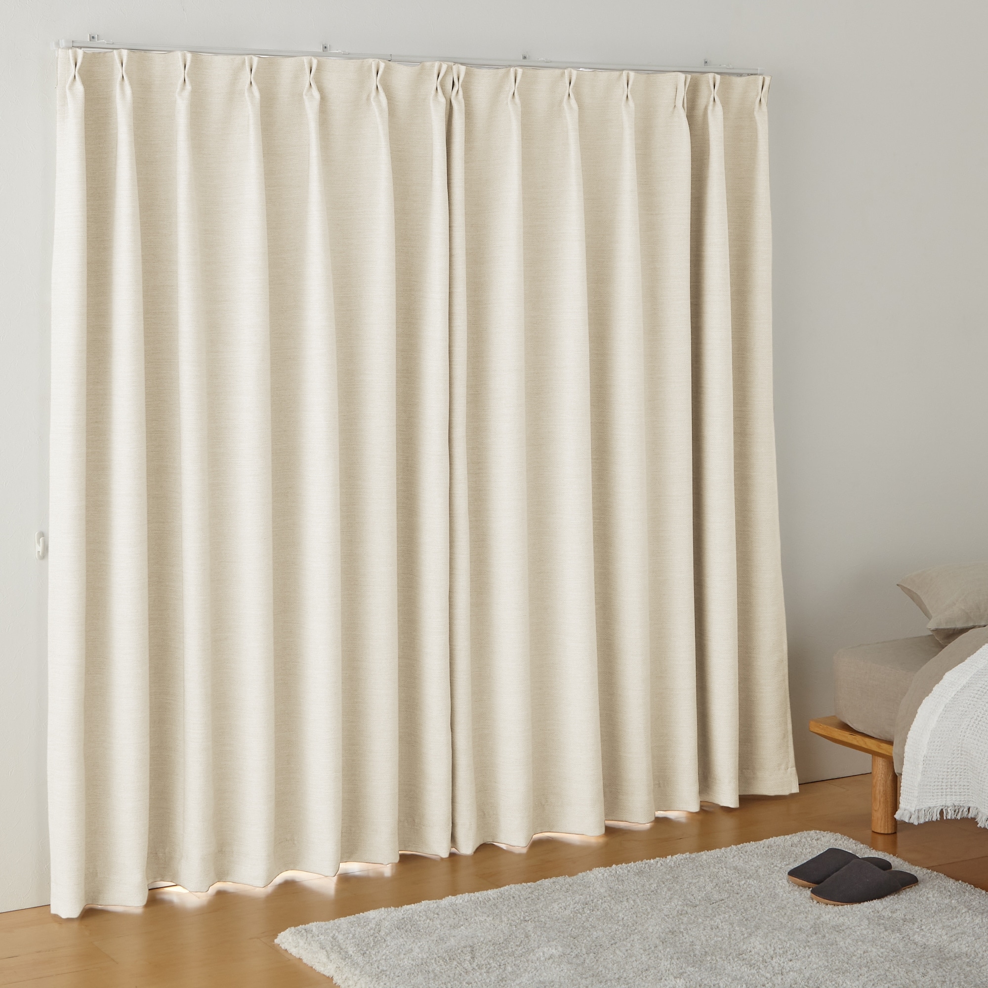 ポリエステル二重織プリーツカーテン（防炎・遮光性）／アイボリー
