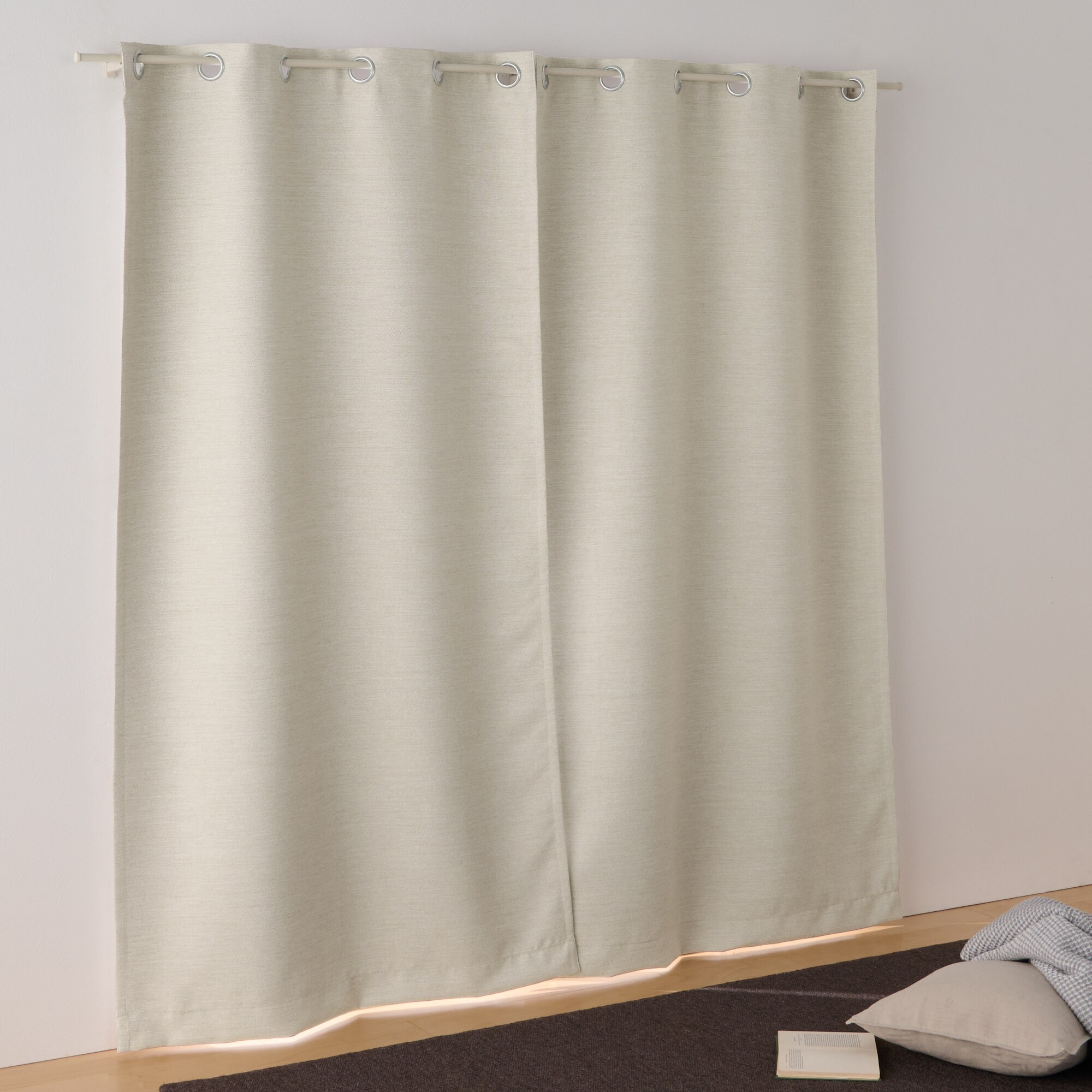 ポリエステル二重織ハトメカーテン（防炎・遮光性）／ベージュ