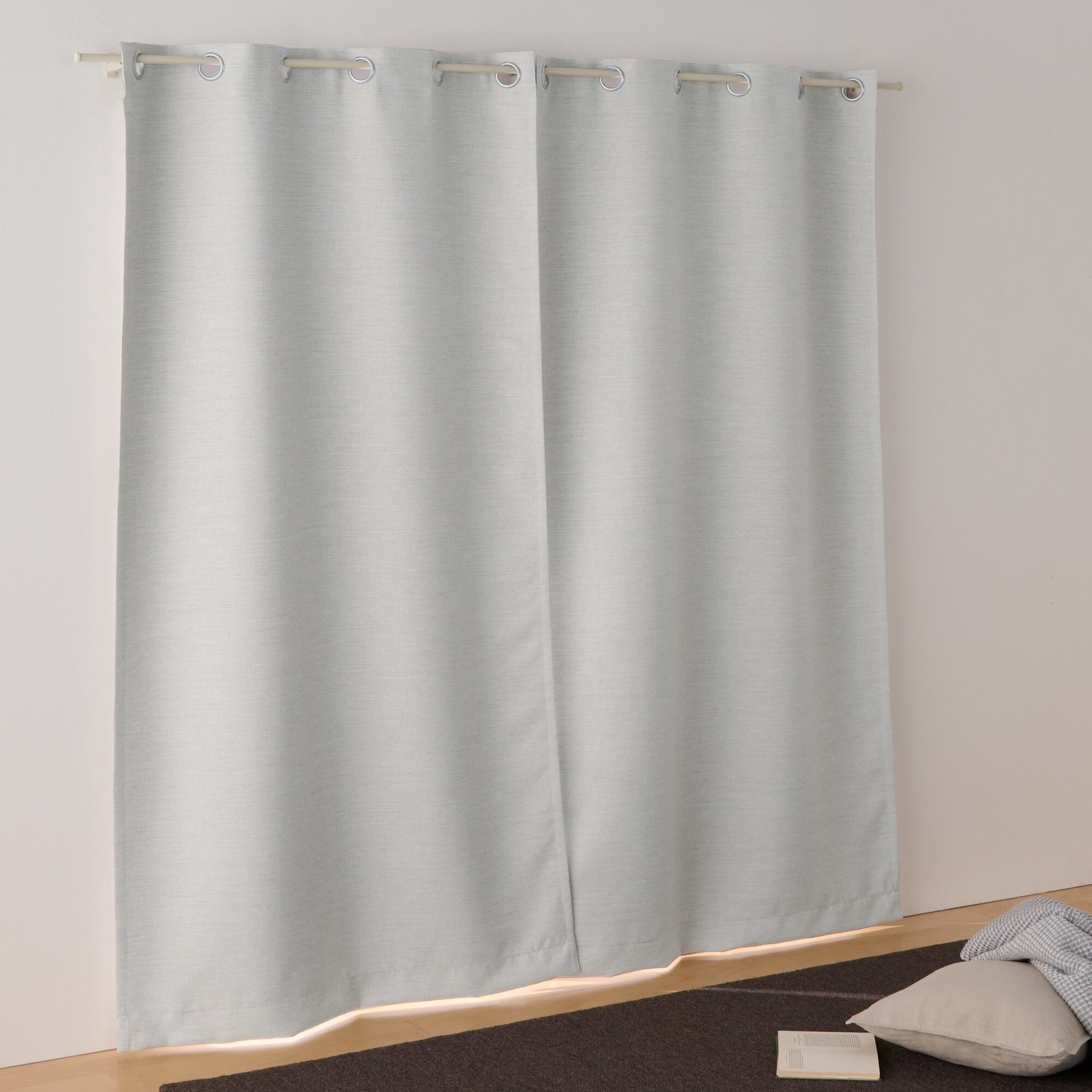 ポリエステル二重織ハトメカーテン（防炎・遮光性）／ライトグレー