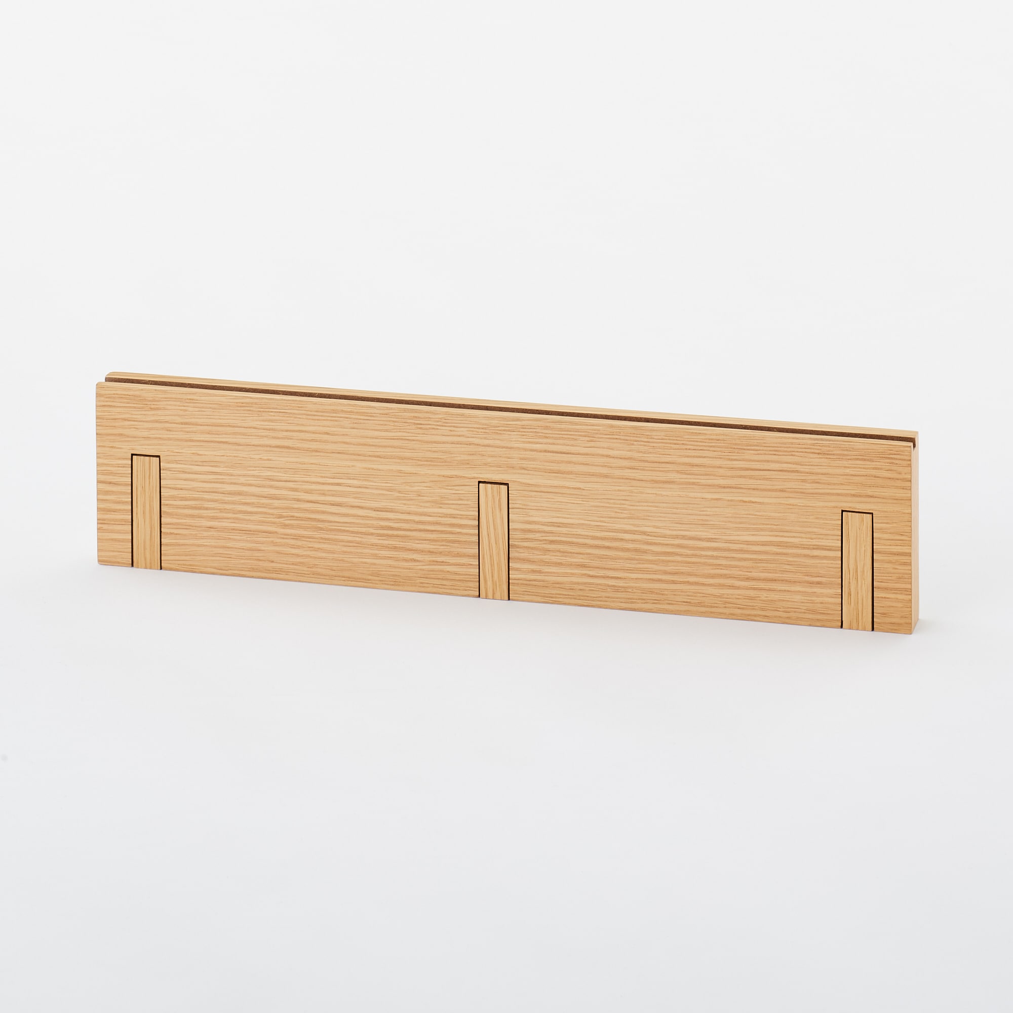 壁に付けられる家具３連ハンガー