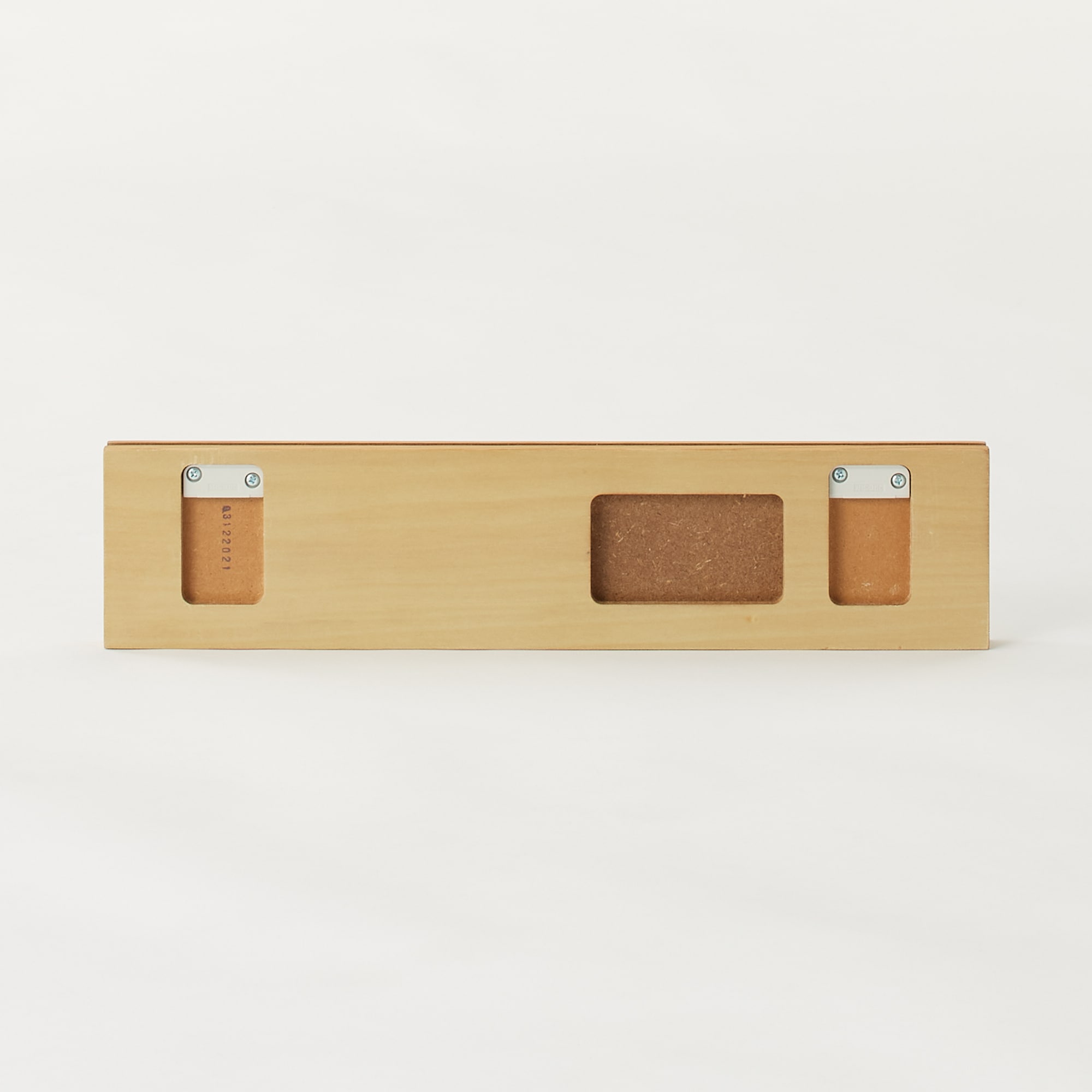 壁に付けられる家具３連ハンガー